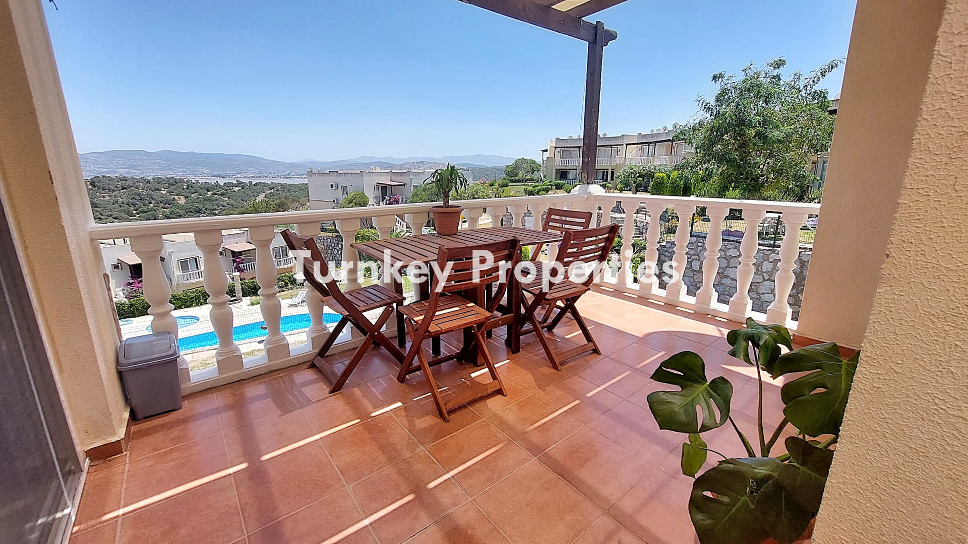 Adabükü Kiralık Daire Turquoise Resort Site Deniz Servisli Terası