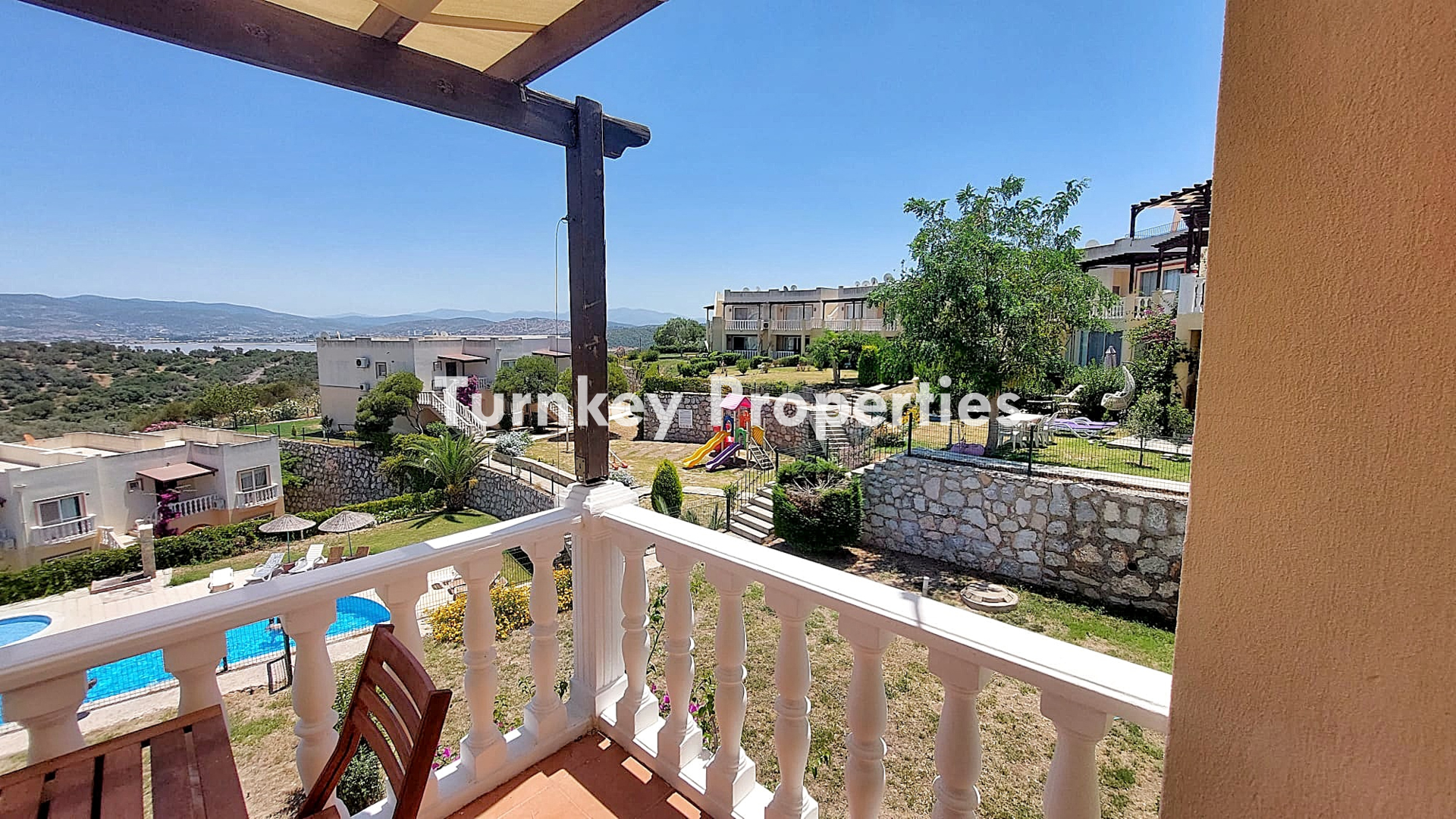 Adabükü Kiralık Daire Turquoise Resort Site Deniz Servisli Terası