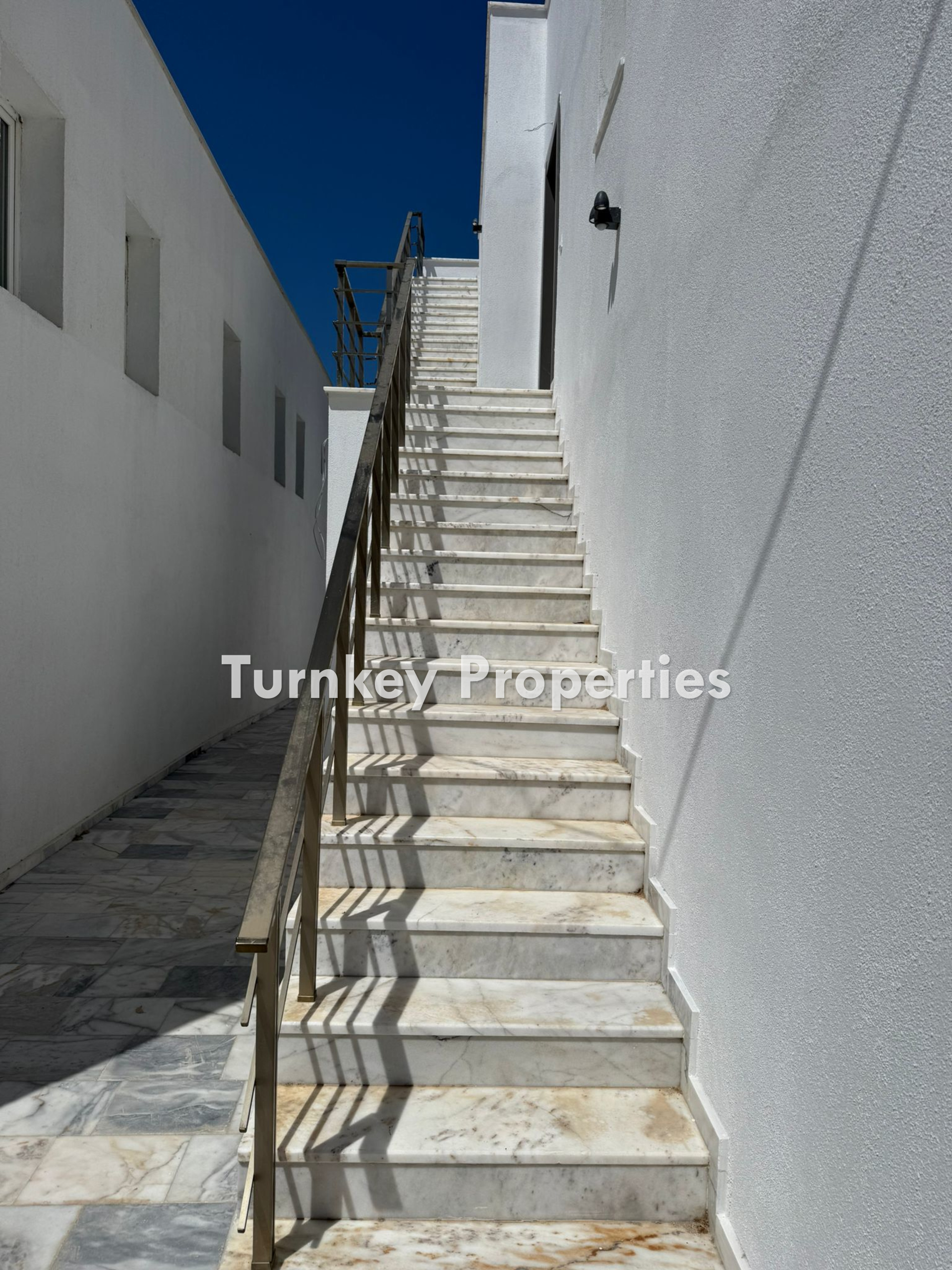 Gündoğan Kiralık Dükkan Mağaza Anayola Cepheli 450 m2 Showroom