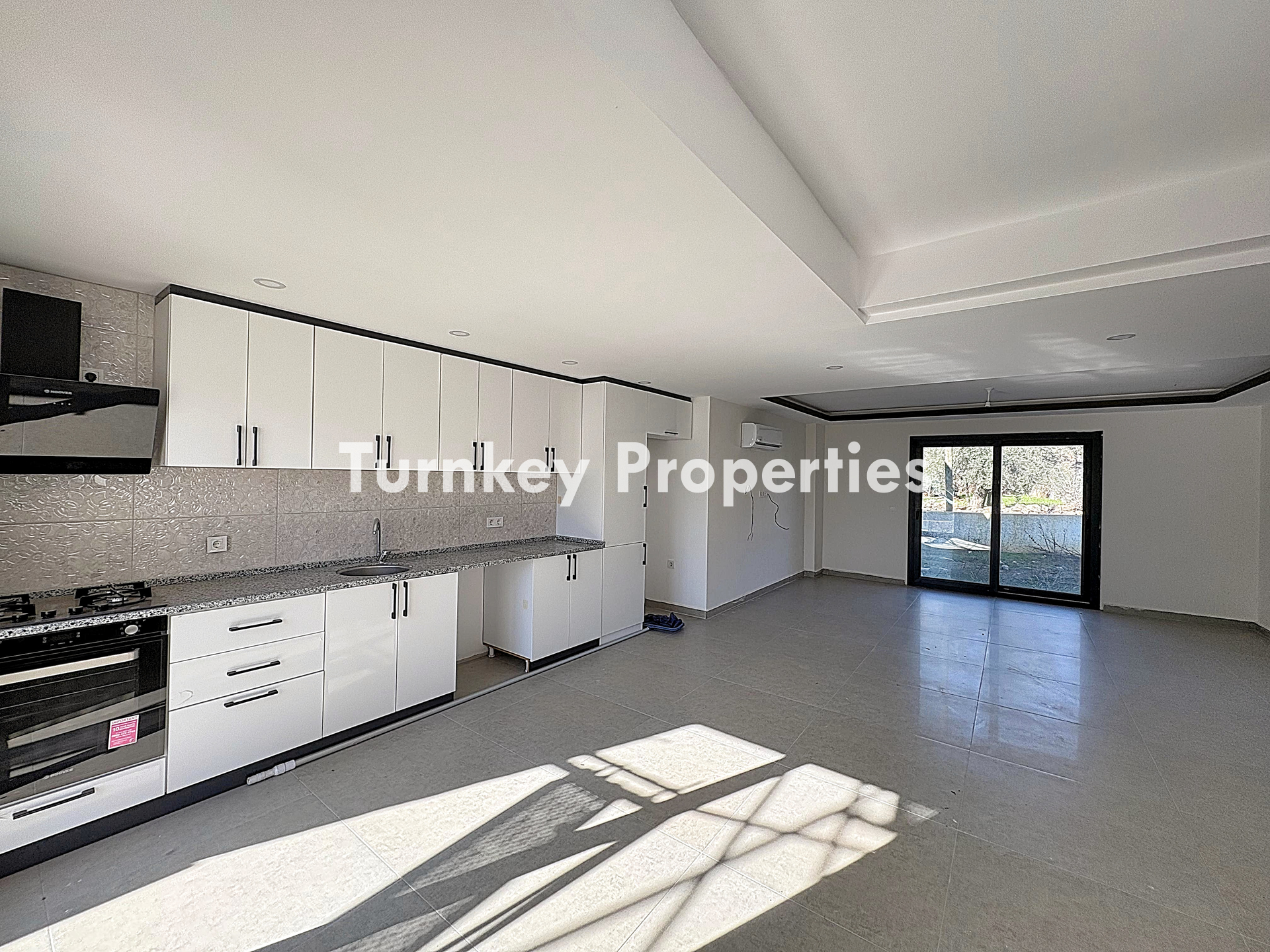 Yeniköy 3+1 Satılık Villa Özel Havuzlu Bahçeli Sessiz Konumda