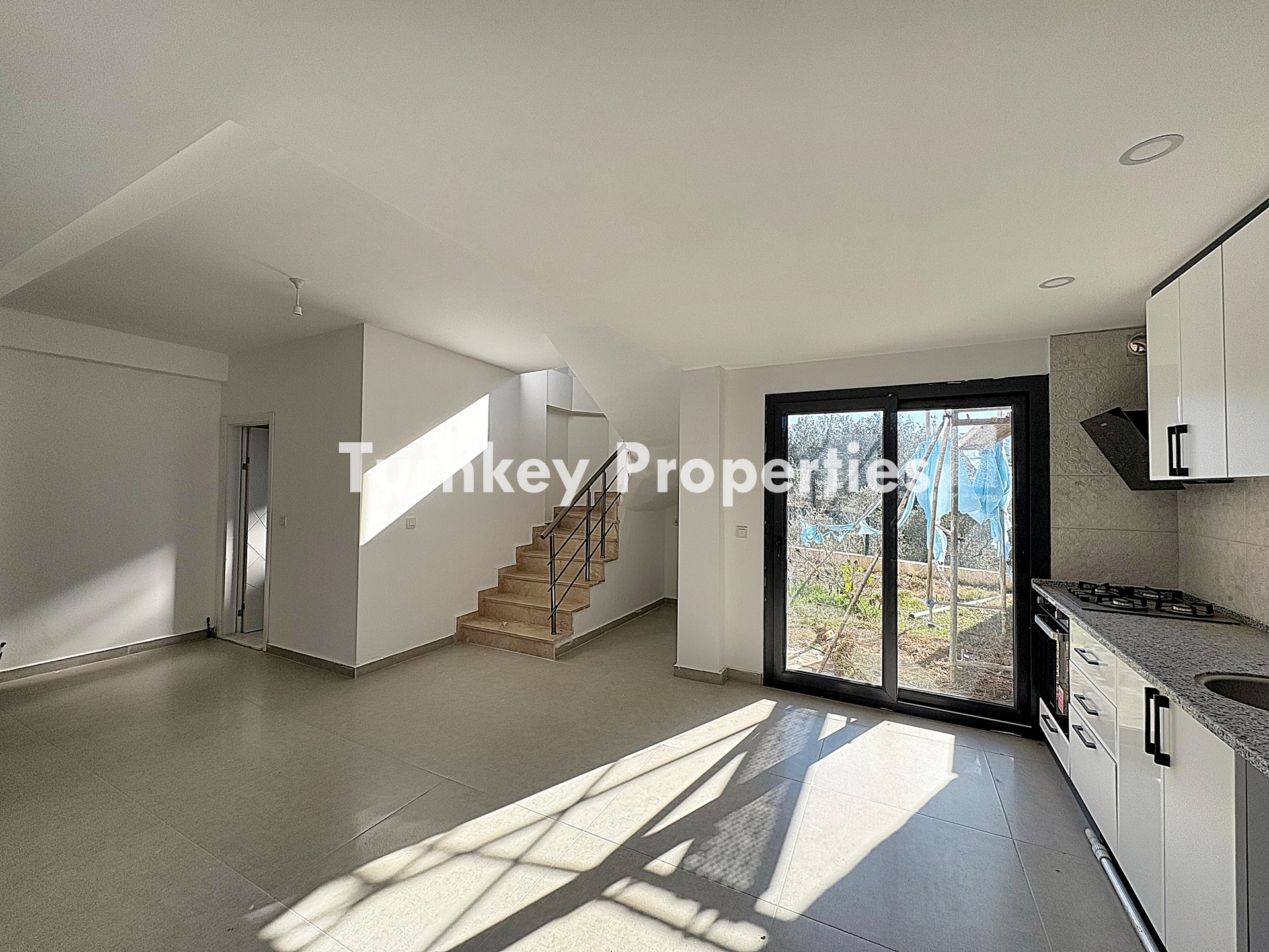 Yeniköy 3+1 Satılık Villa Özel Havuzlu Bahçeli Sessiz Konumda