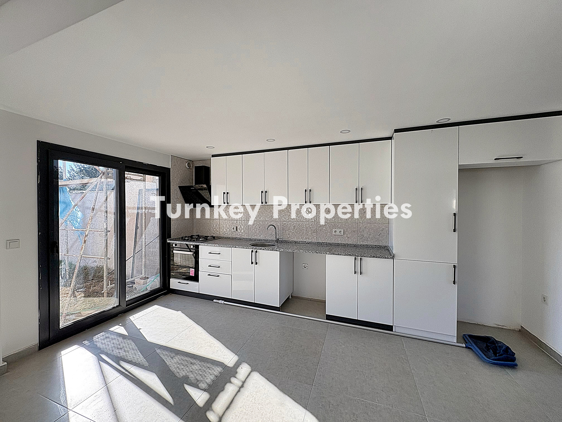 Yeniköy 3+1 Satılık Villa Özel Havuzlu Bahçeli Sessiz Konumda