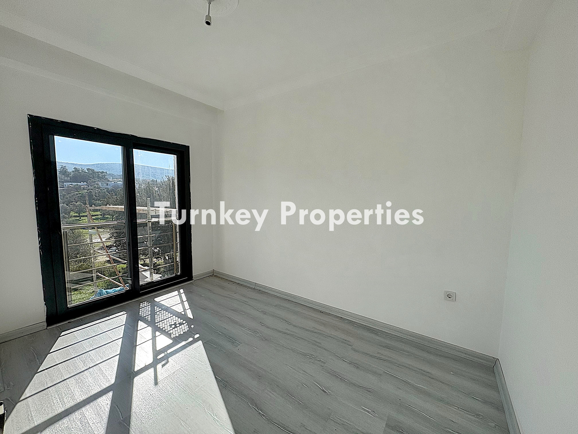 Yeniköy 3+1 Satılık Villa Özel Havuzlu Bahçeli Sessiz Konumda