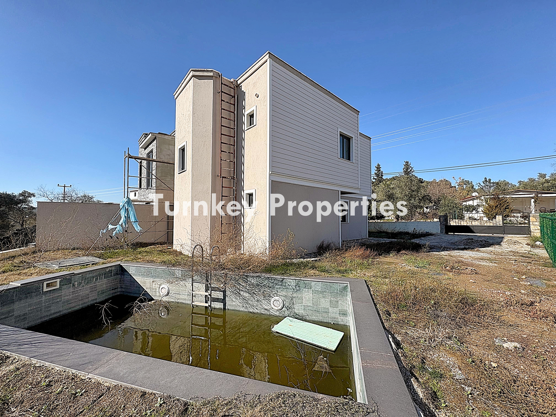 Yeniköy 3+1 Satılık Villa Özel Havuzlu Bahçeli Sessiz Konumda