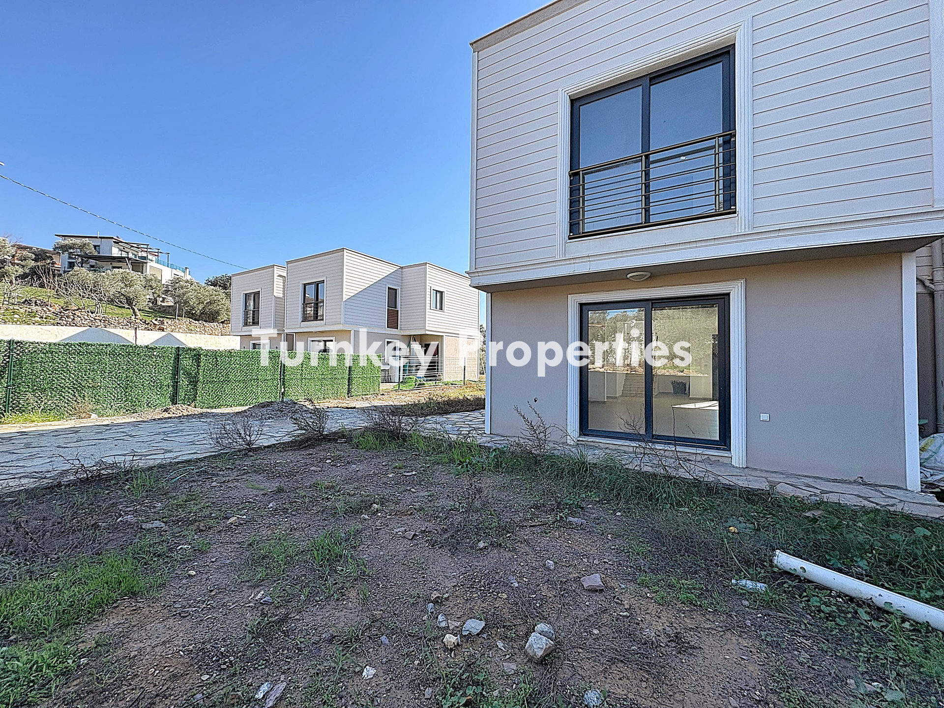 Yeniköy 3+1 Satılık Villa Özel Havuzlu Bahçeli Sessiz Konumda