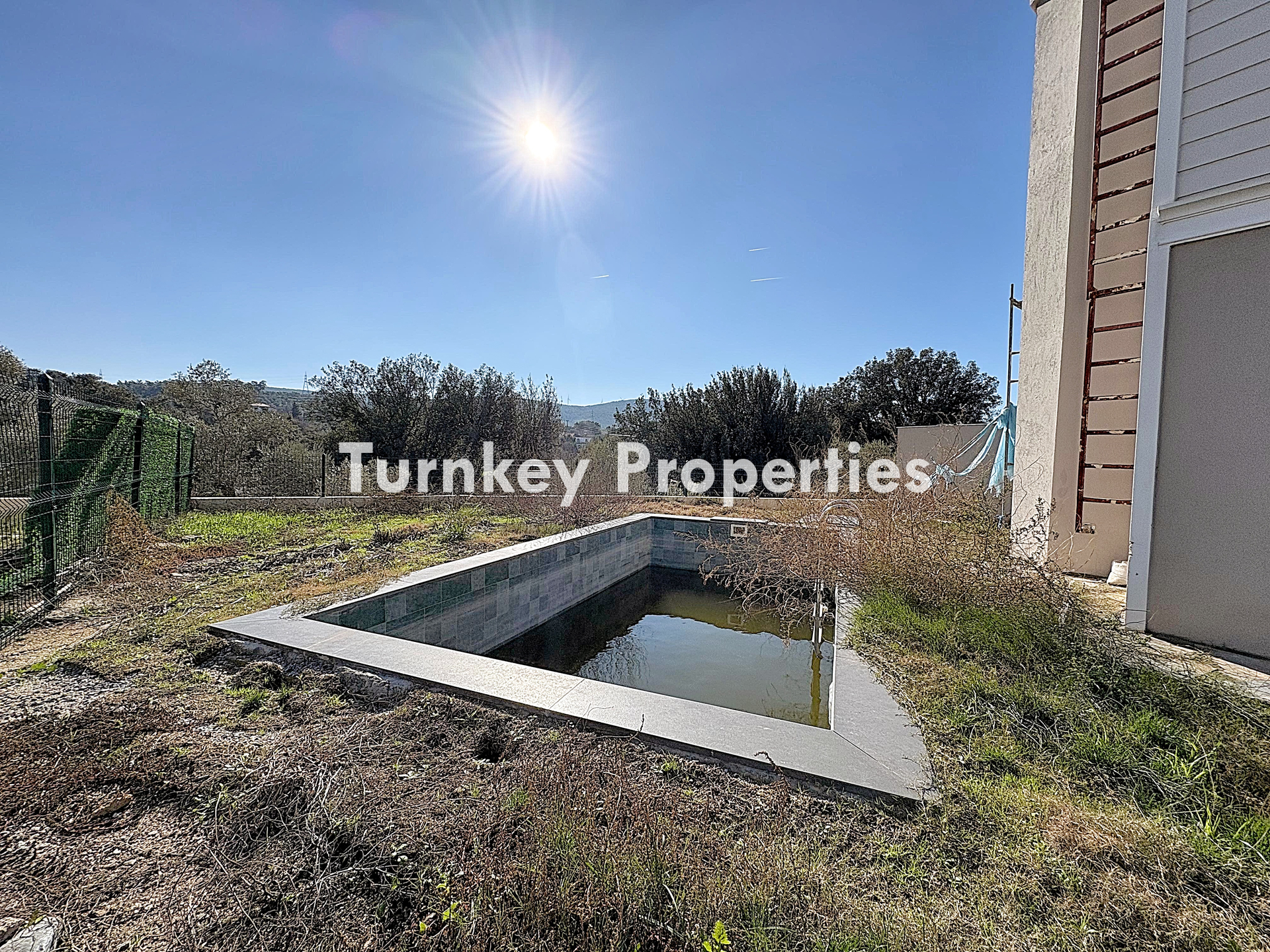 Yeniköy 3+1 Satılık Villa Özel Havuzlu Bahçeli Sessiz Konumda