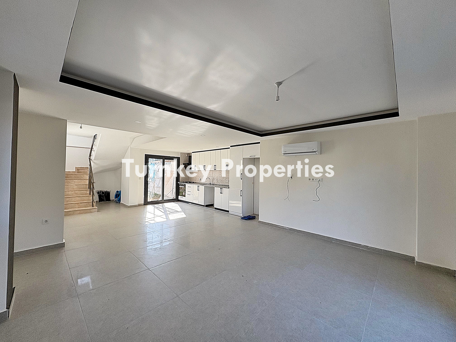 Yeniköy 3+1 Satılık Villa Özel Havuzlu Bahçeli Sessiz Konumda