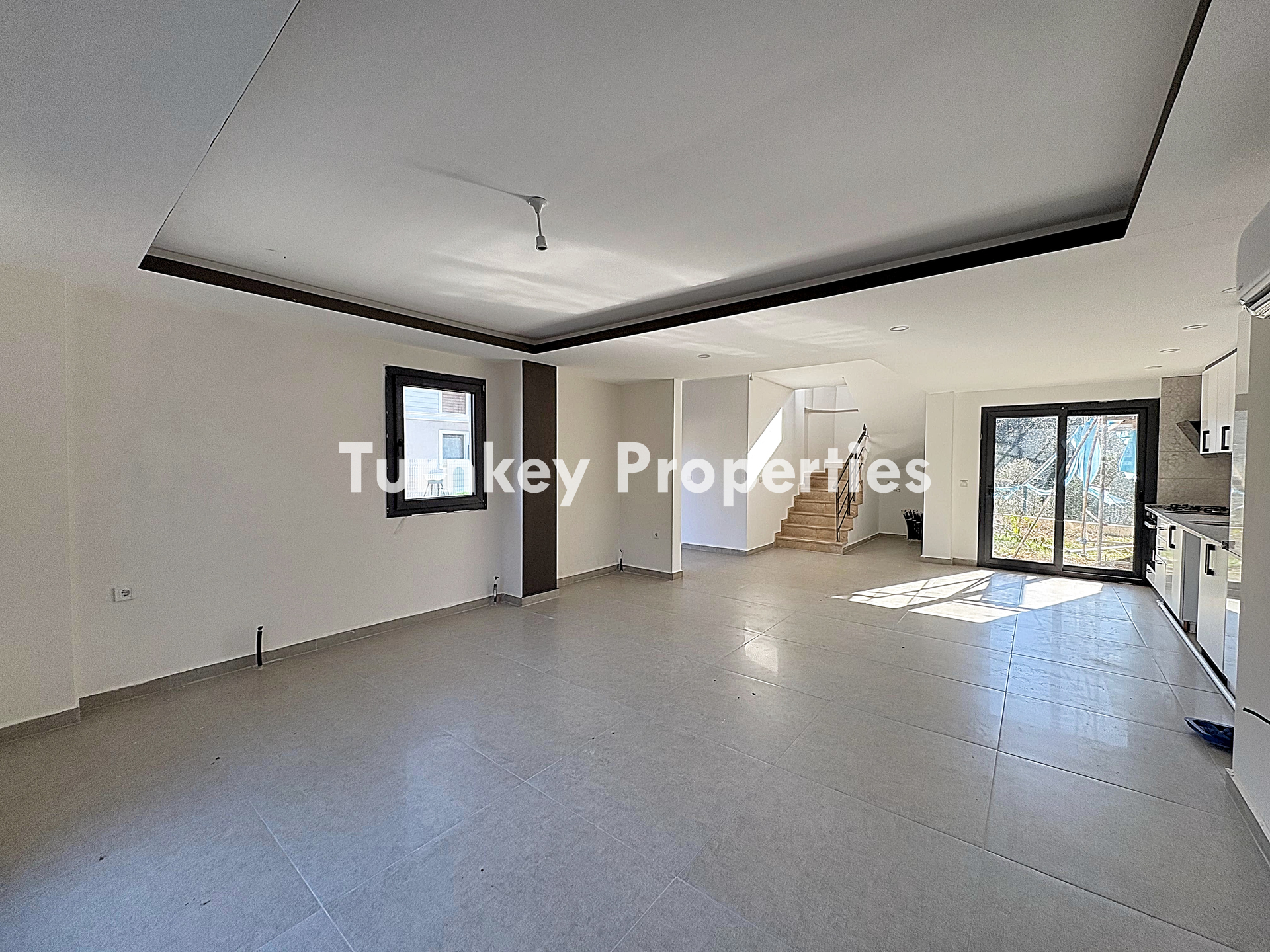 Yeniköy 3+1 Satılık Villa Özel Havuzlu Bahçeli Sessiz Konumda