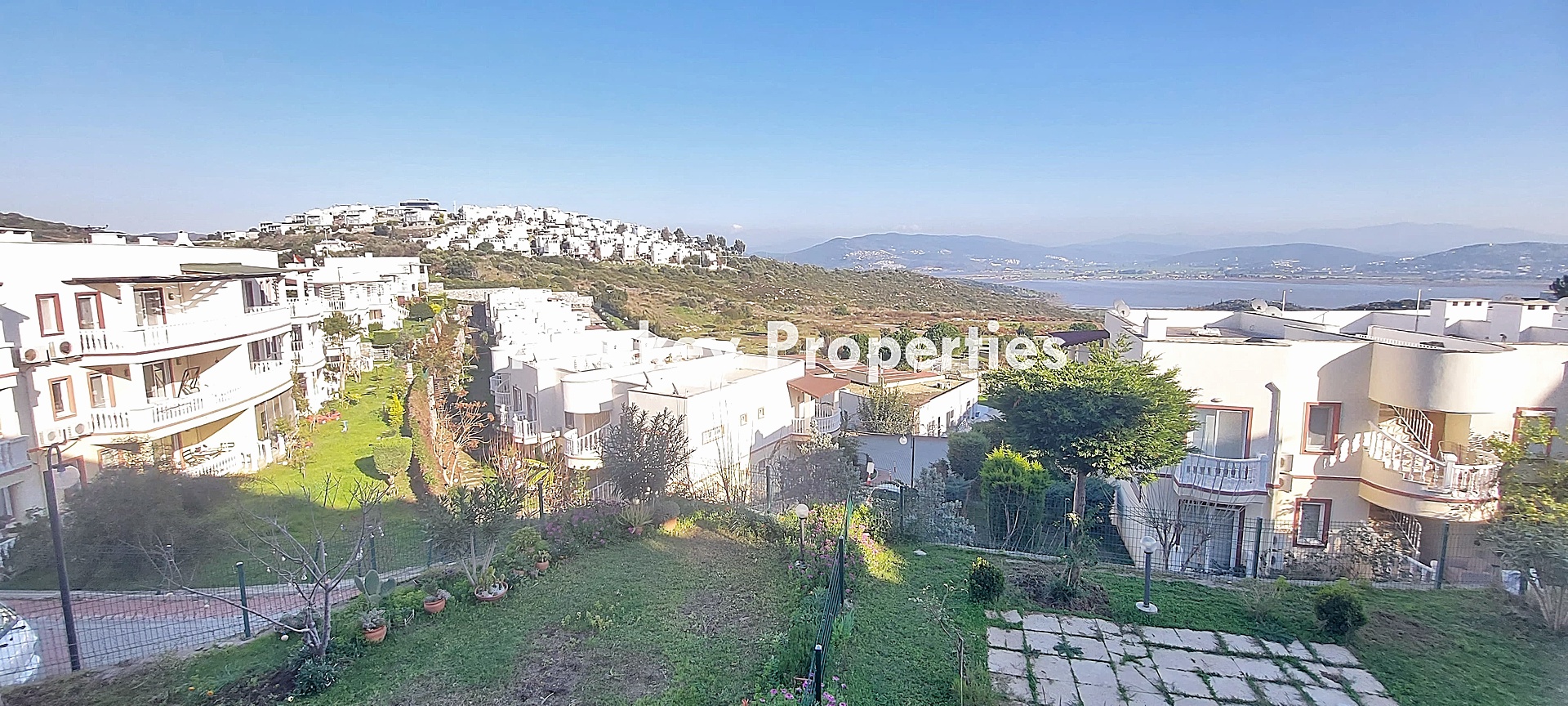 Milas Adabükü Satılık Daire Göl ve Doğa Manzaralı Havuzlu Sitede