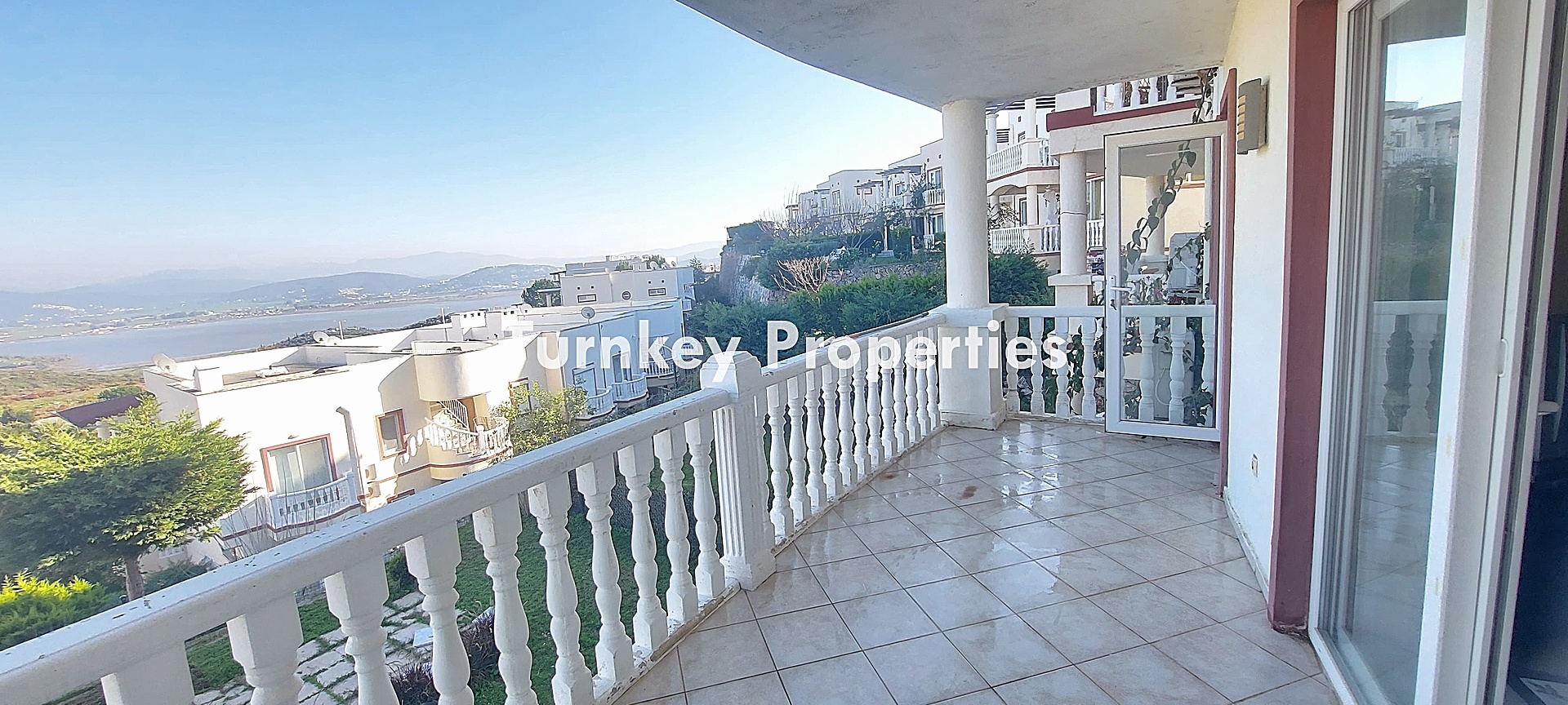 Milas Adabükü Satılık Daire Göl ve Doğa Manzaralı Havuzlu Sitede