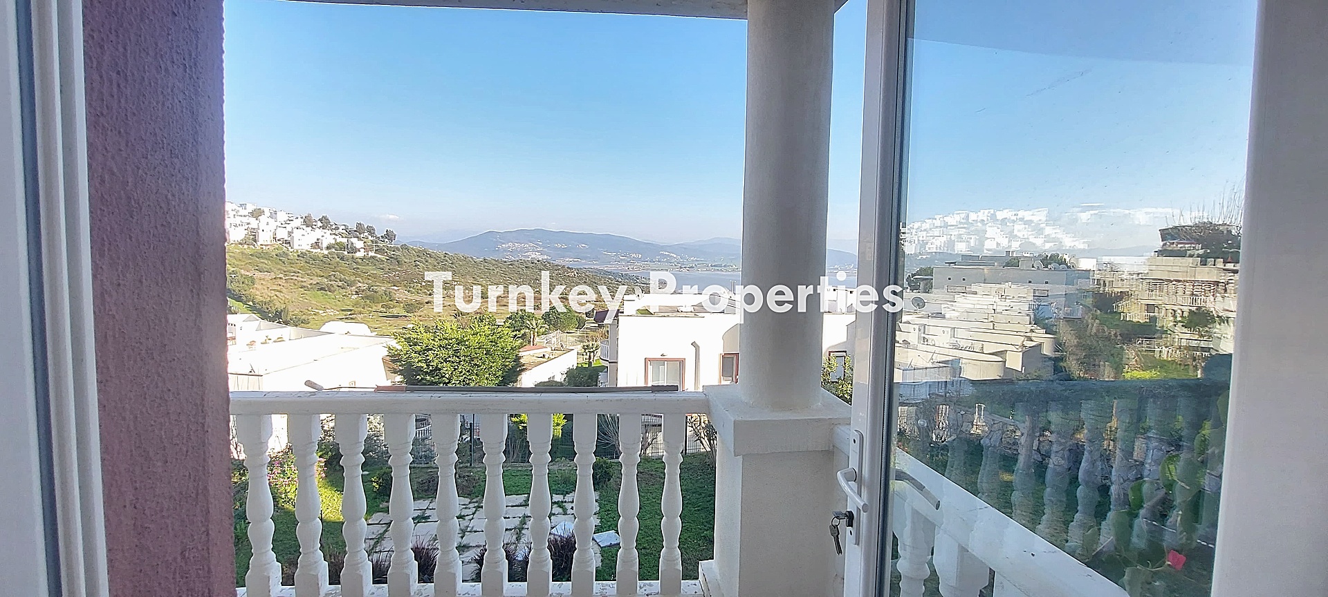 Milas Adabükü Satılık Daire Göl ve Doğa Manzaralı Havuzlu Sitede