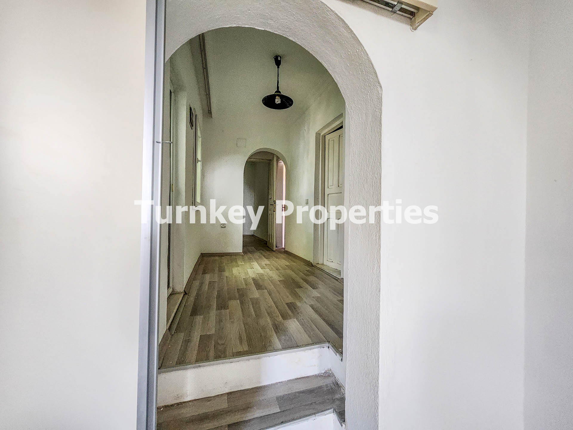 Konacık Satılık İki Daire Bahçeli Merkezi 4+2 Konumda Yatırımlık