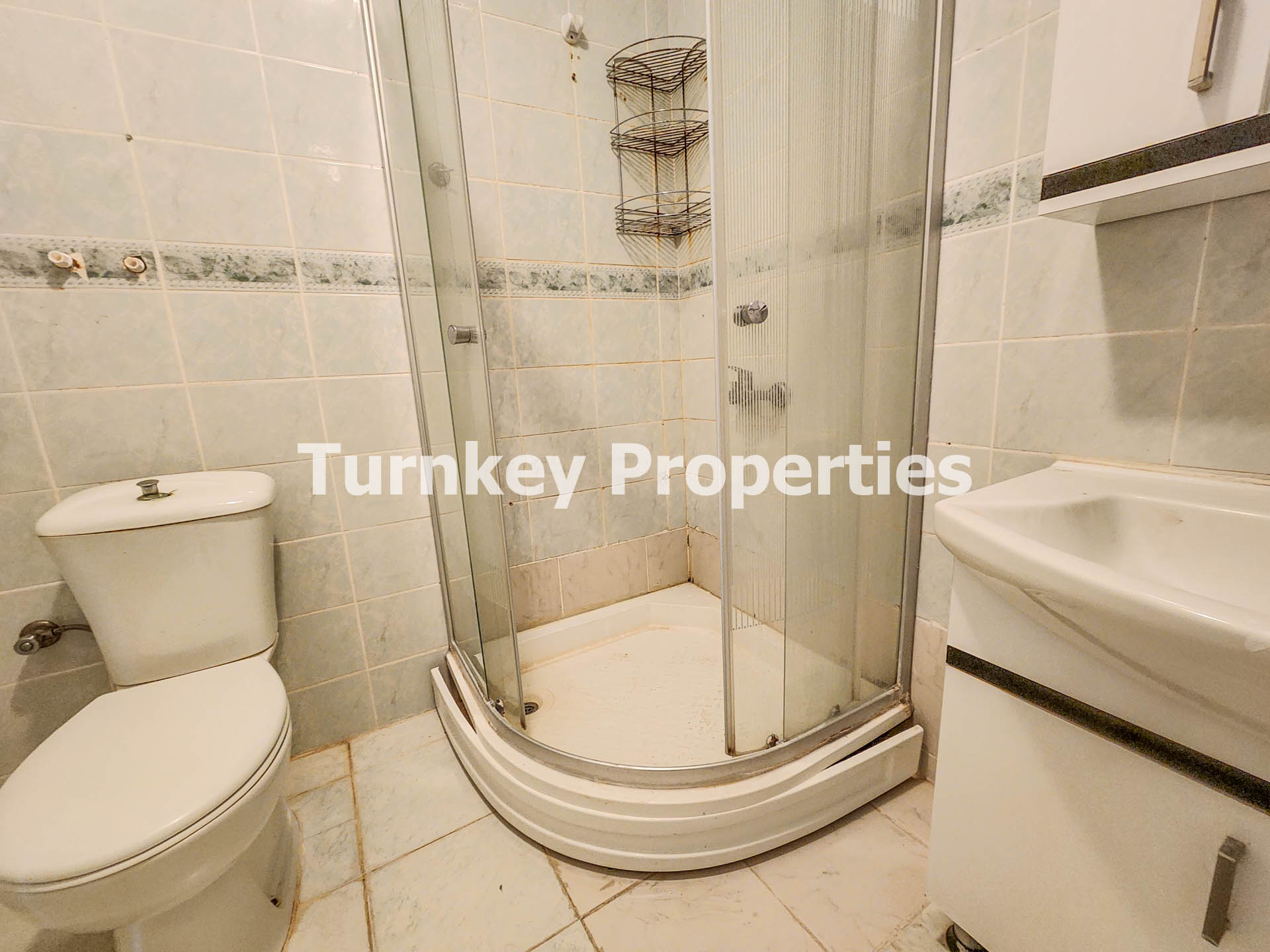 Konacık Satılık İki Daire Bahçeli Merkezi 4+2 Konumda Yatırımlık