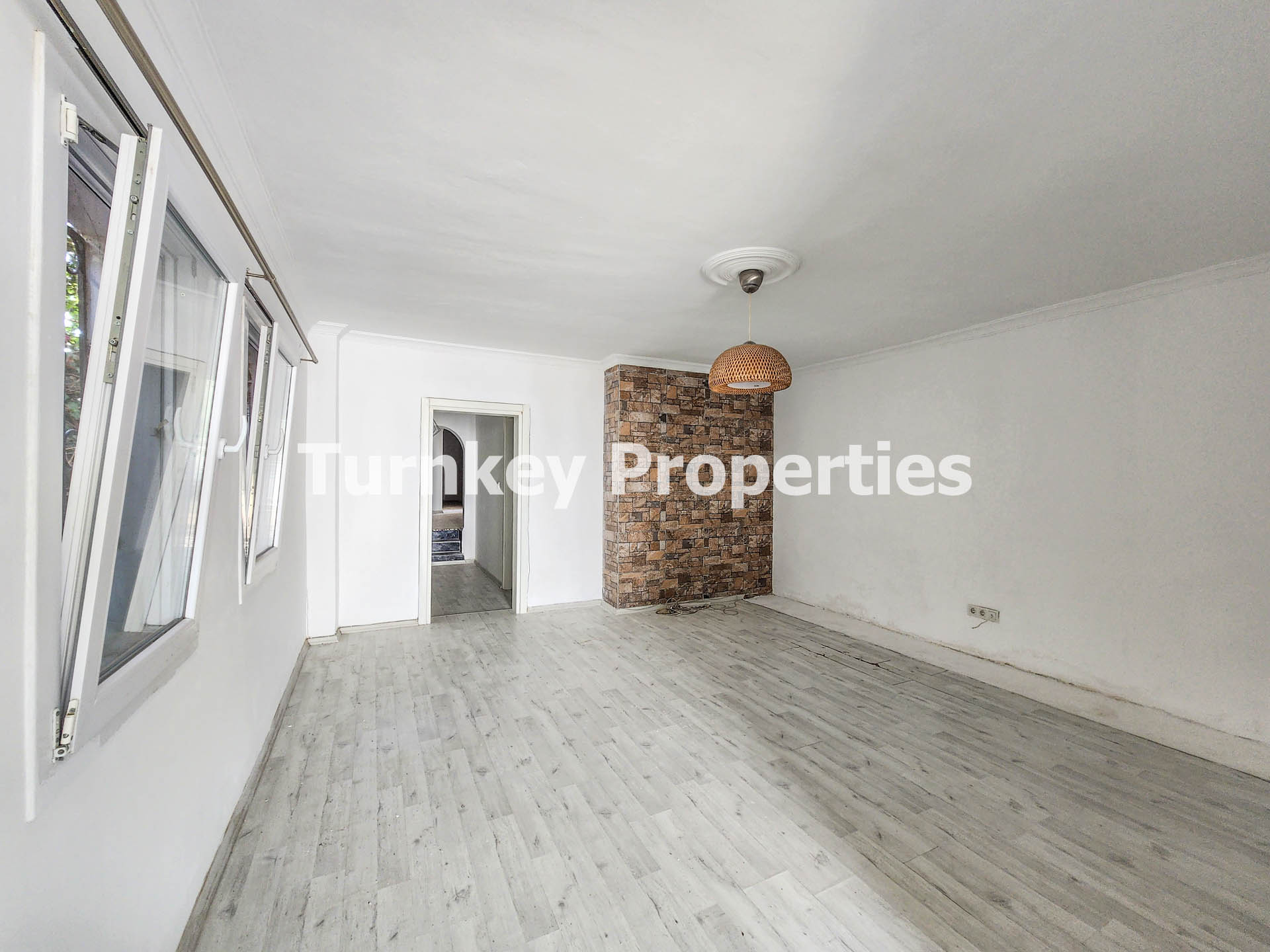 Konacık Satılık İki Daire Bahçeli Merkezi 4+2 Konumda Yatırımlık