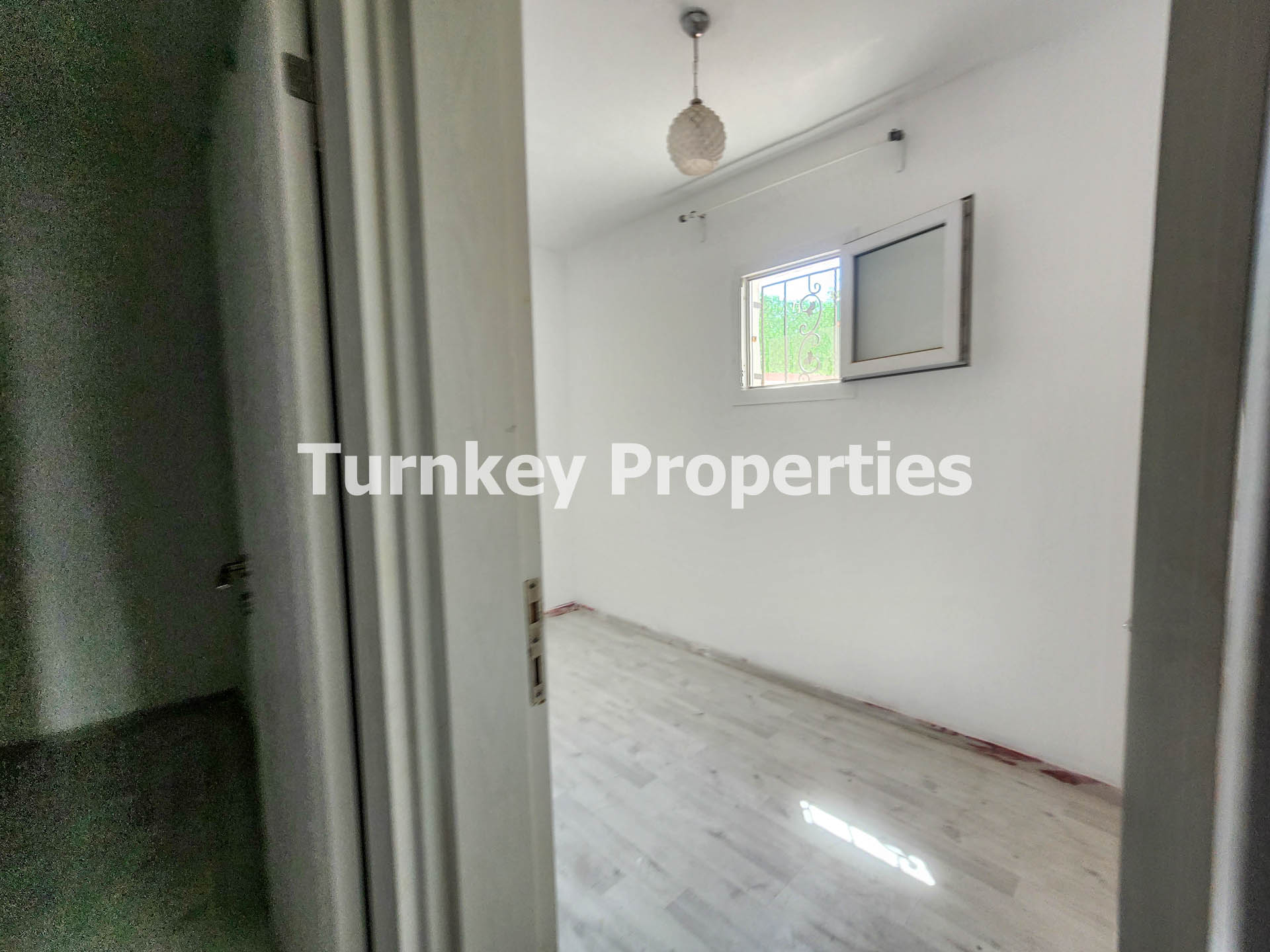 Konacık Satılık İki Daire Bahçeli Merkezi 4+2 Konumda Yatırımlık