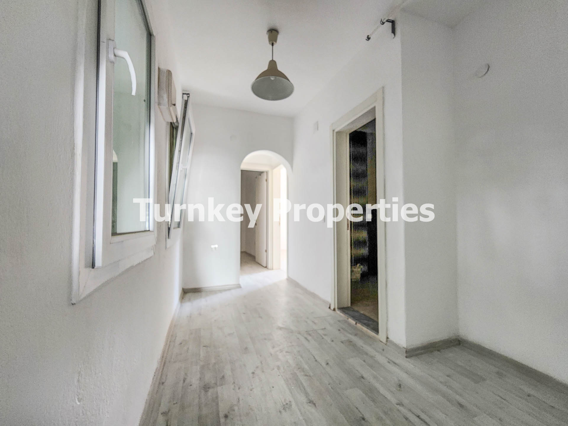 Konacık Satılık İki Daire Bahçeli Merkezi 4+2 Konumda Yatırımlık