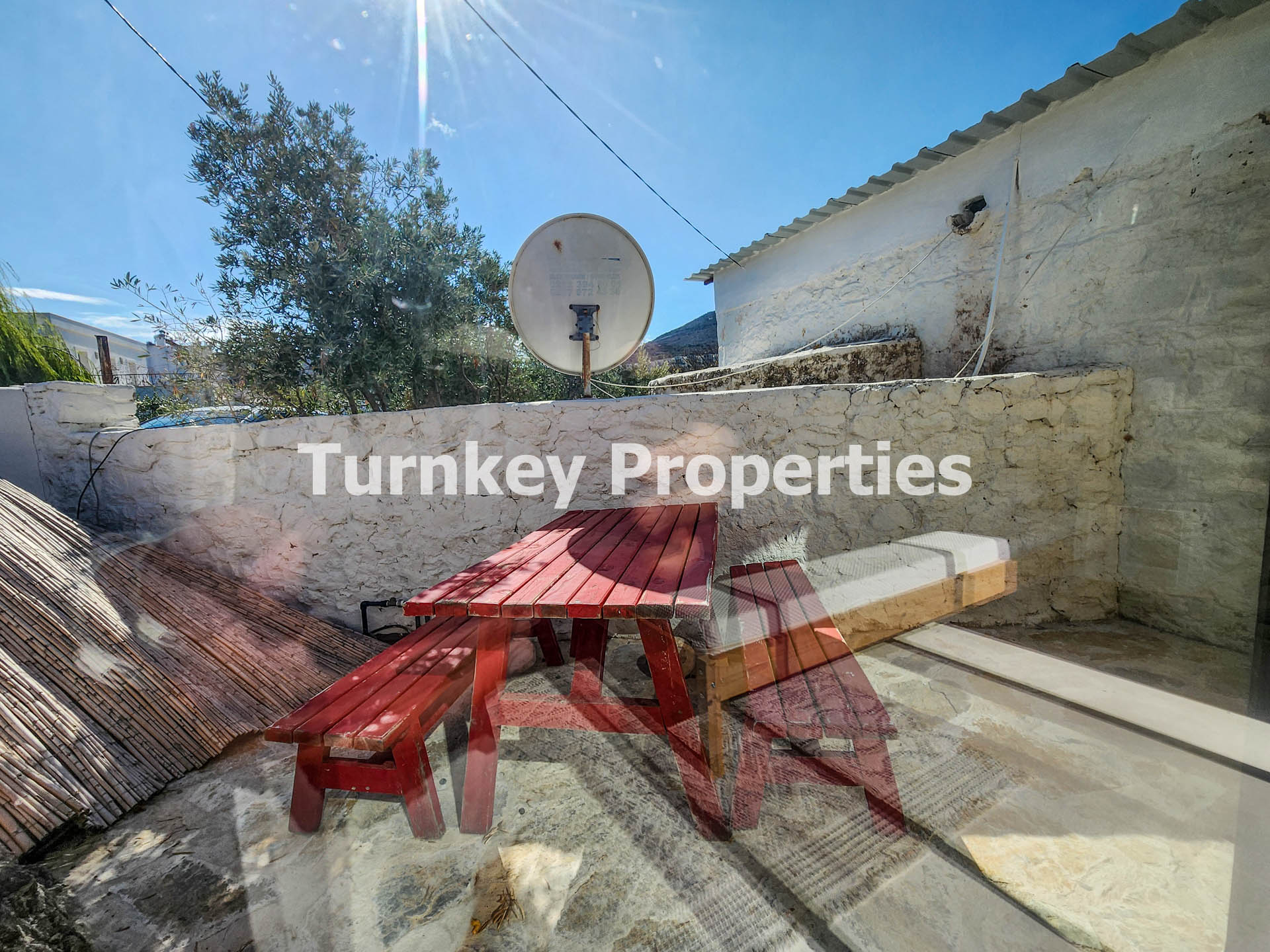 Gümüşlük Satılık Taş Ev Köy Merkezinde Avlulu Özgün Yapı Taş Ev