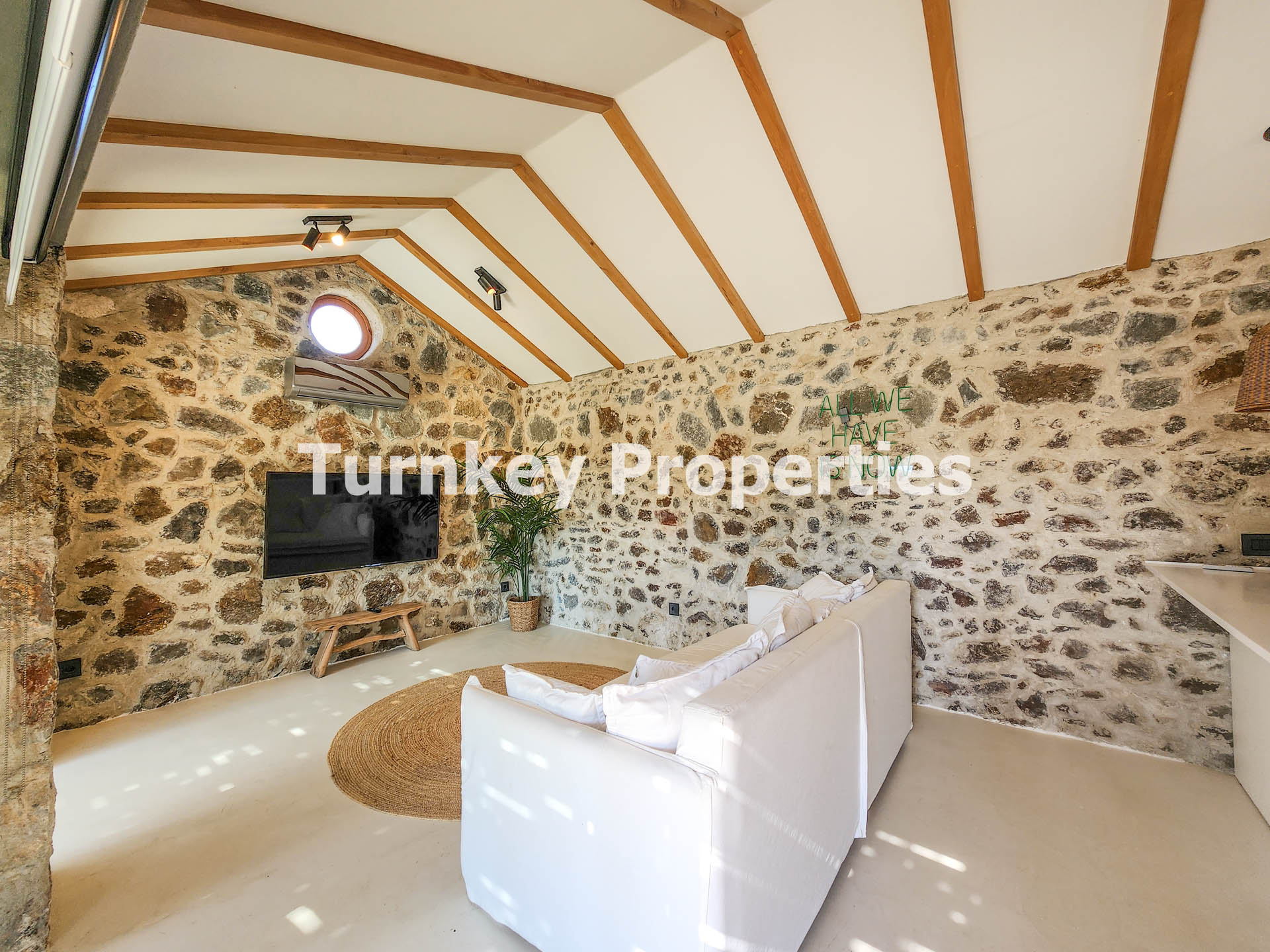 Gümüşlük Satılık Taş Ev Köy Merkezinde Avlulu Özgün Yapı Taş Ev