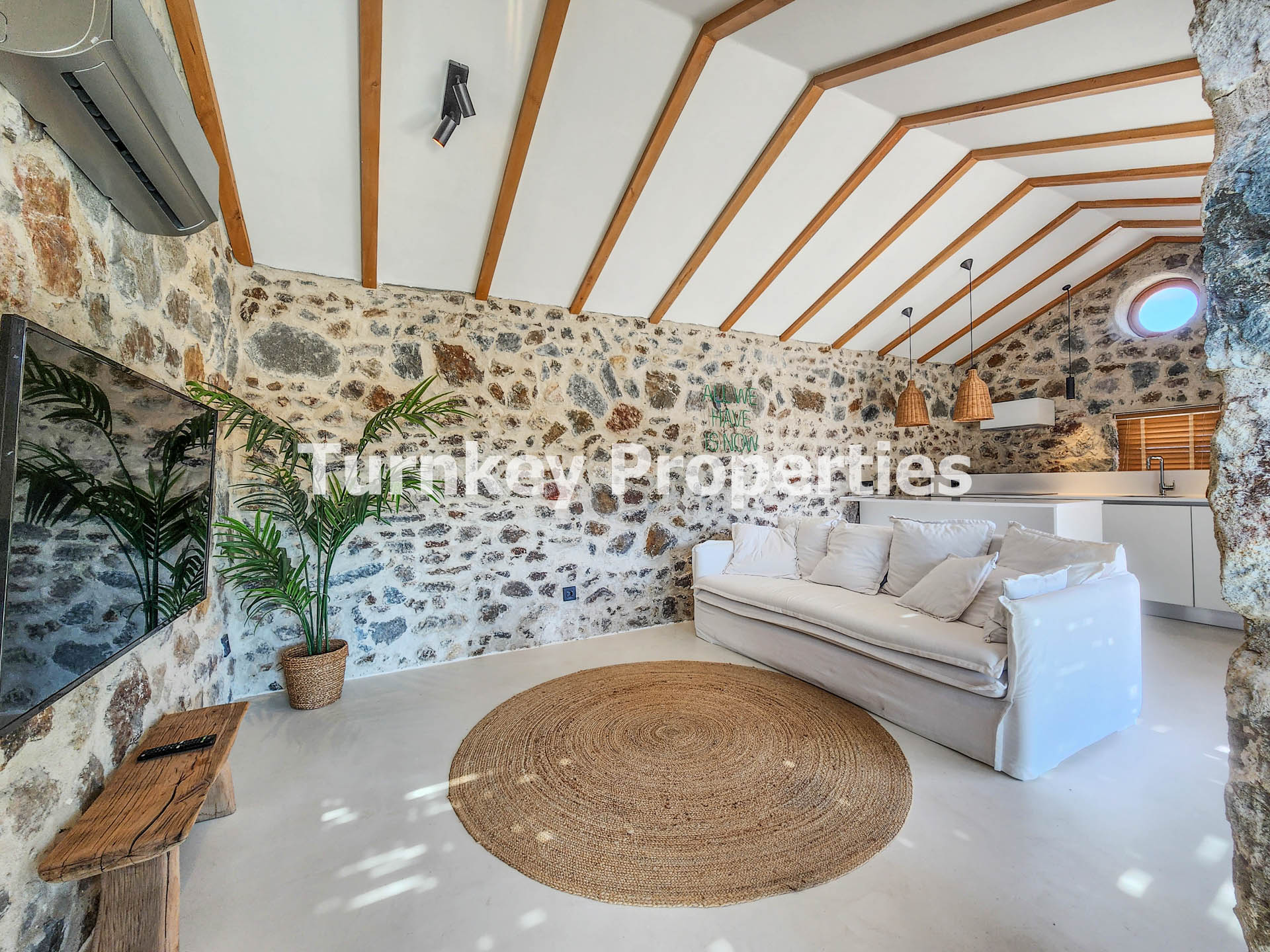 Gümüşlük Satılık Taş Ev Köy Merkezinde Avlulu Özgün Yapı Taş Ev