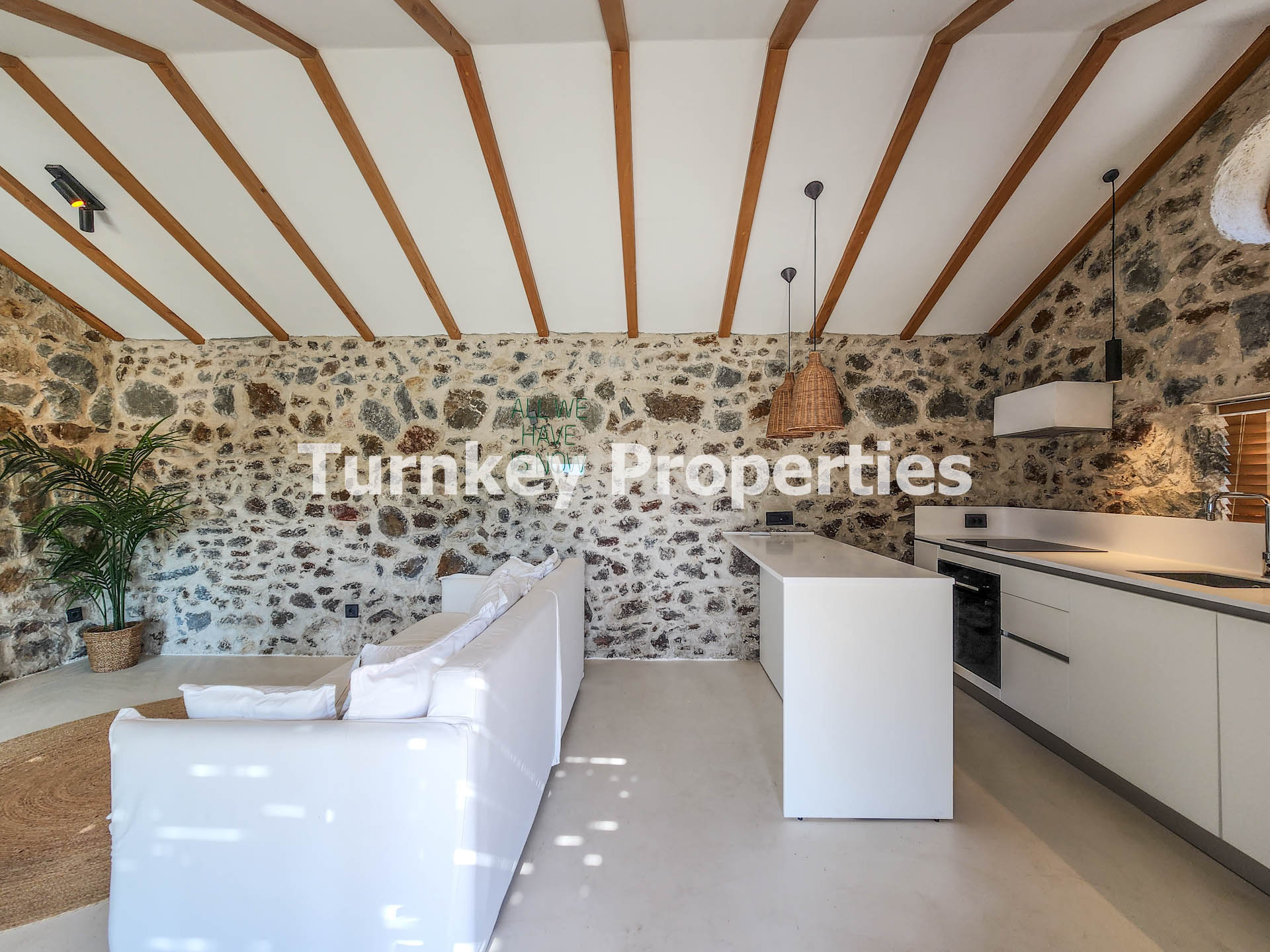 Gümüşlük Satılık Taş Ev Köy Merkezinde Avlulu Özgün Yapı Taş Ev