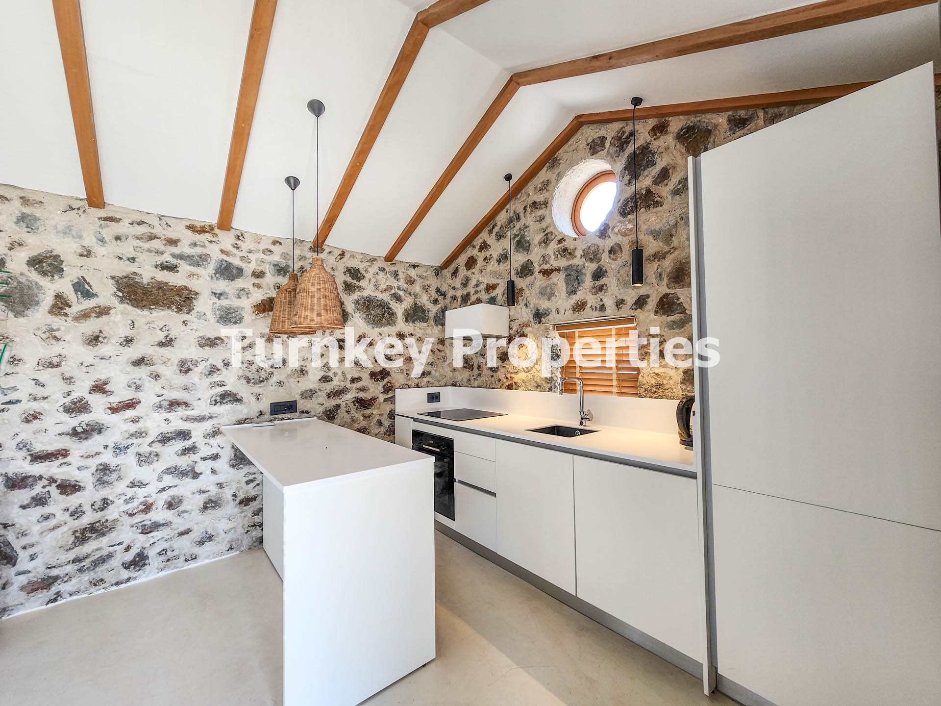 Gümüşlük Satılık Taş Ev Köy Merkezinde Avlulu Özgün Yapı Taş Ev