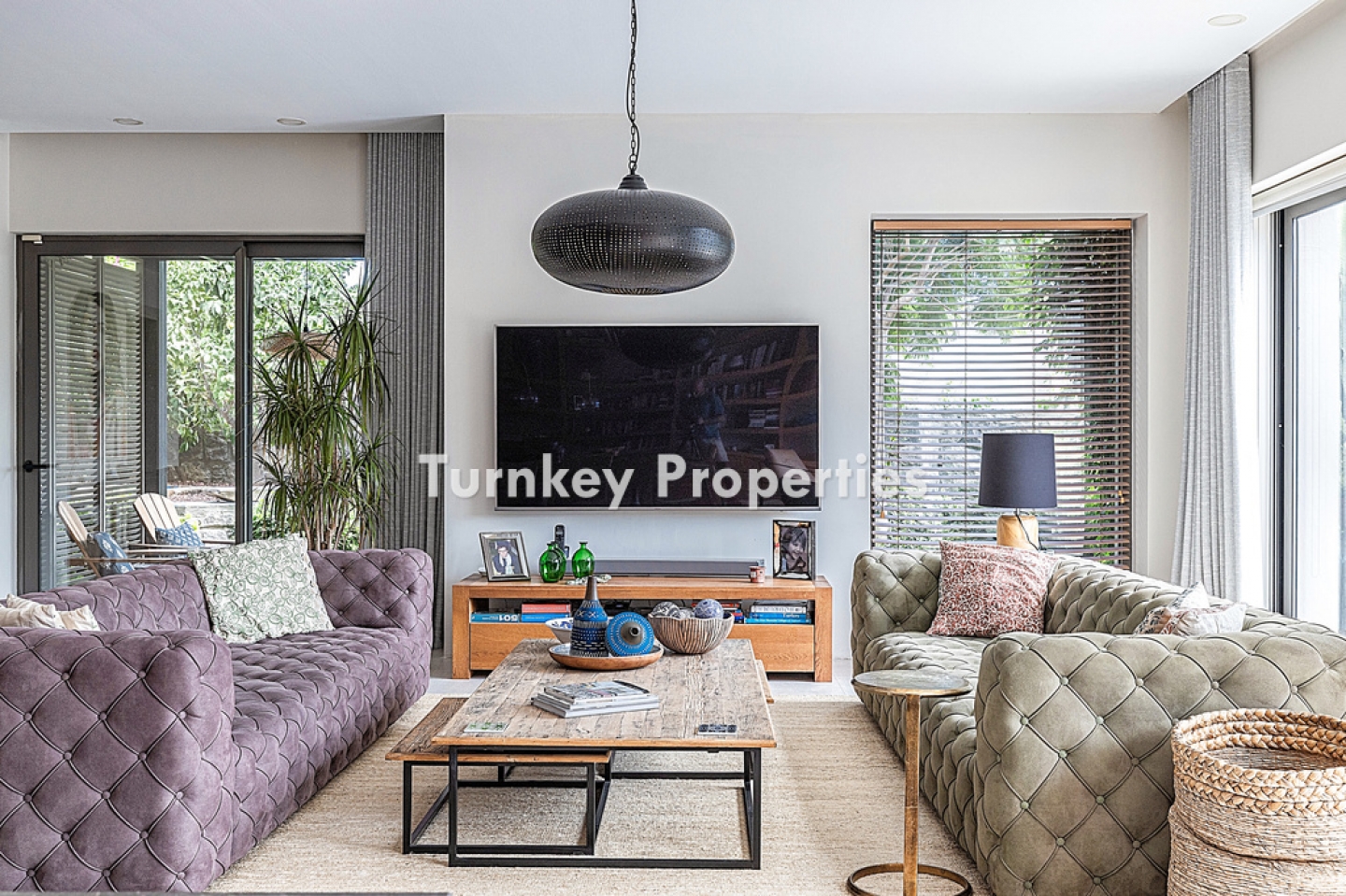 Dibeklihan Satılık Villa Tek Katlı Özel Bahçeli Infinity Havuzlu