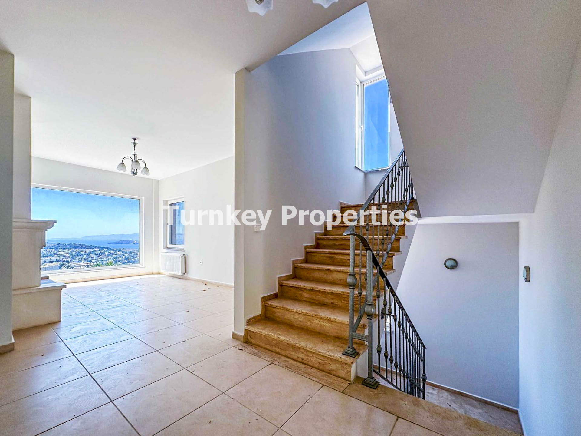 Gümüşlük Satılık Villa Deniz Manzaralı Tripleks Özel Bahçeli Site