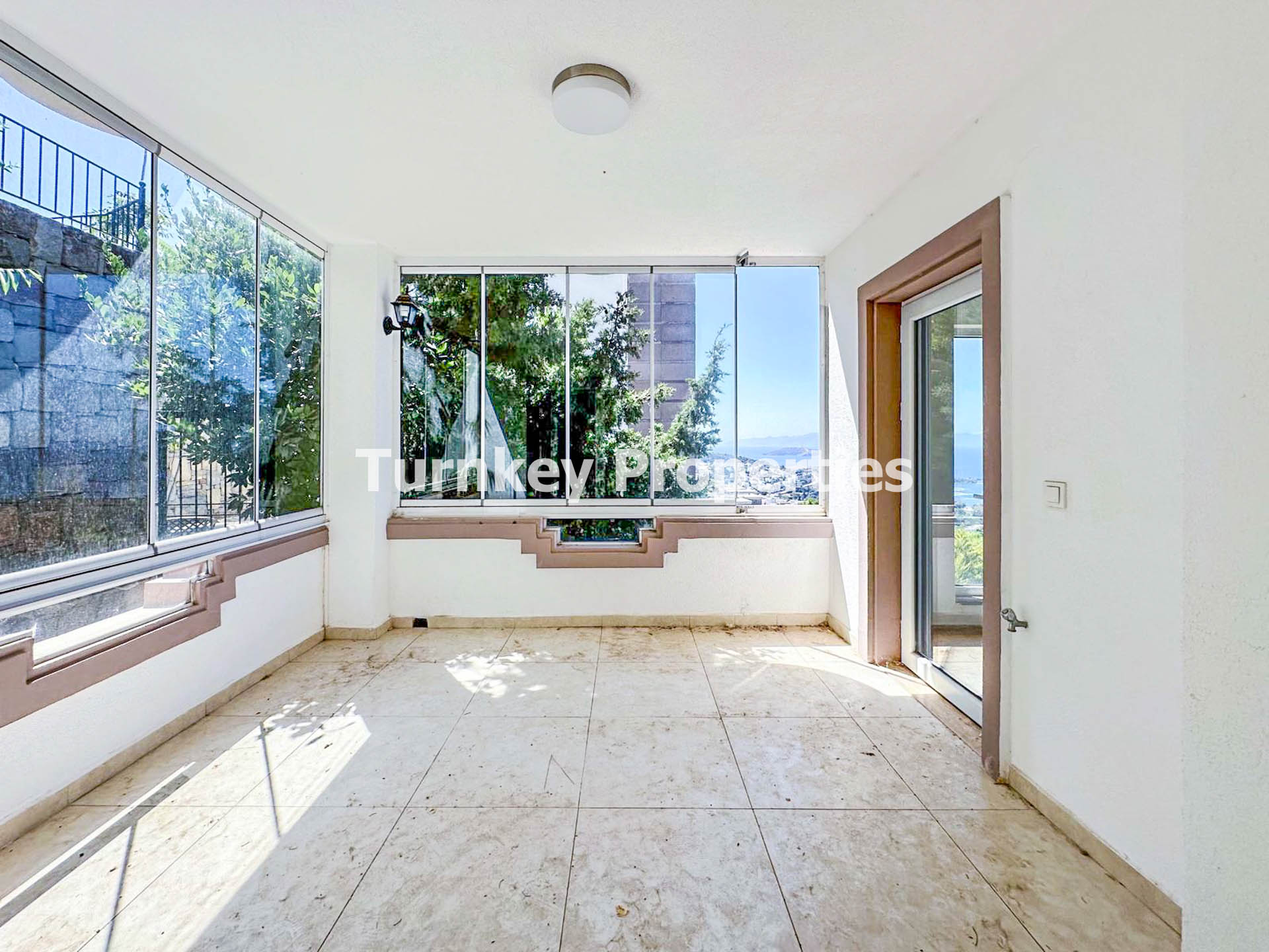 Gümüşlük Satılık Villa Deniz Manzaralı Tripleks Özel Bahçeli Site