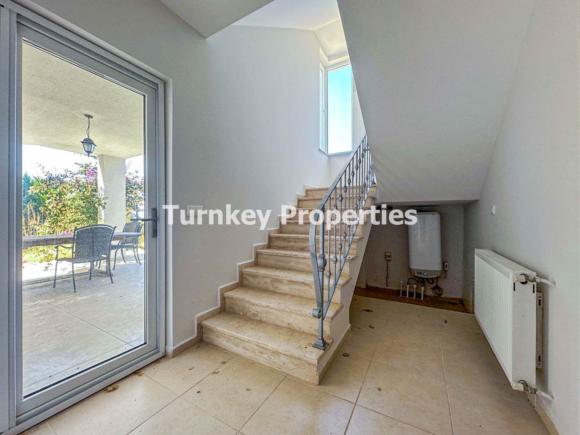 Gümüşlük Satılık Villa Deniz Manzaralı Tripleks Özel Bahçeli Site