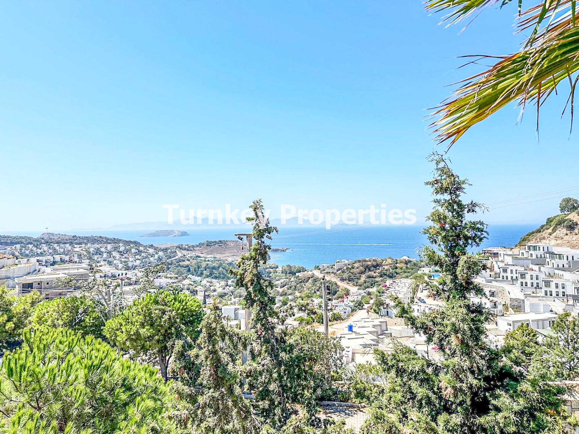 Gümüşlük Satılık Villa Deniz Manzaralı Tripleks Özel Bahçeli Site