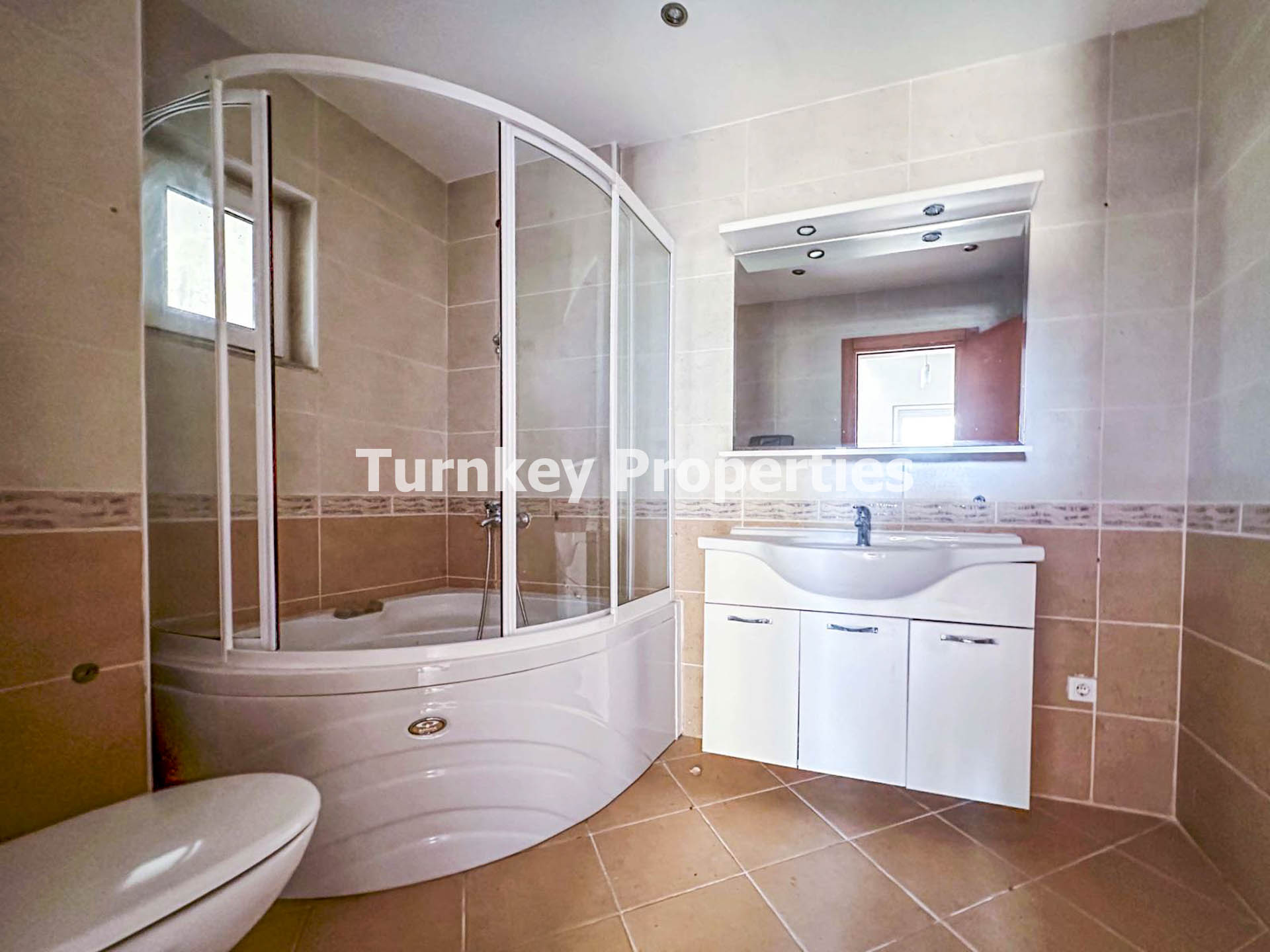 Gümüşlük Satılık Villa Deniz Manzaralı Tripleks Özel Bahçeli Site