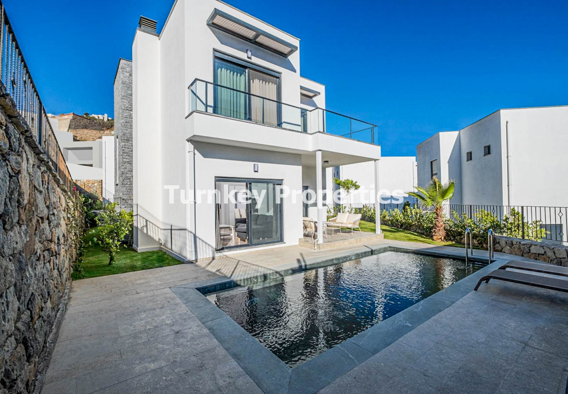 Gümüşlük Satılık Villa Deniz Manzaralı Özel Havuzlu Sahile Yakın