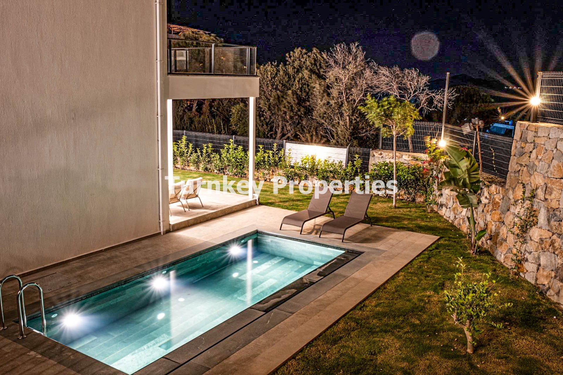 Gümüşlük Satılık Villa Deniz Manzaralı Özel Havuzlu Sahile Yakın