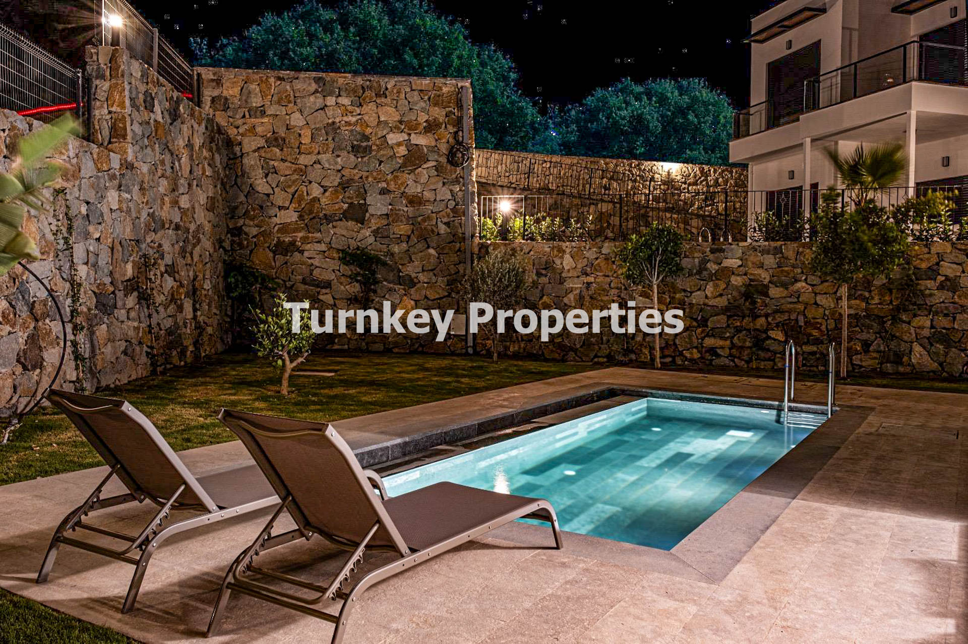 Gümüşlük Satılık Villa Deniz Manzaralı Özel Havuzlu Sahile Yakın