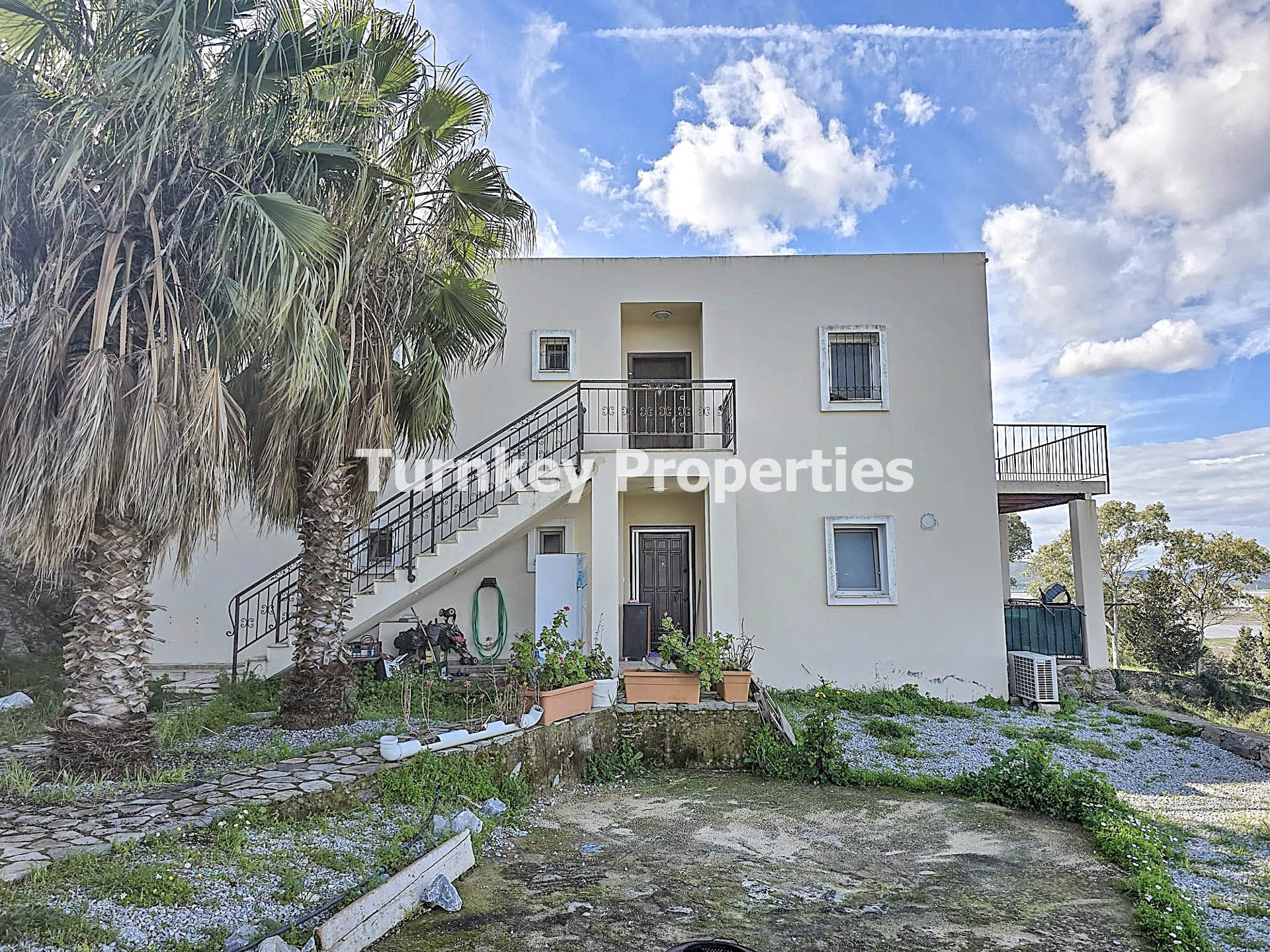 Dörttepe Sığırtmaç Satılık 2+1 Daire Göl Manzaralı Üst Katlı Ev