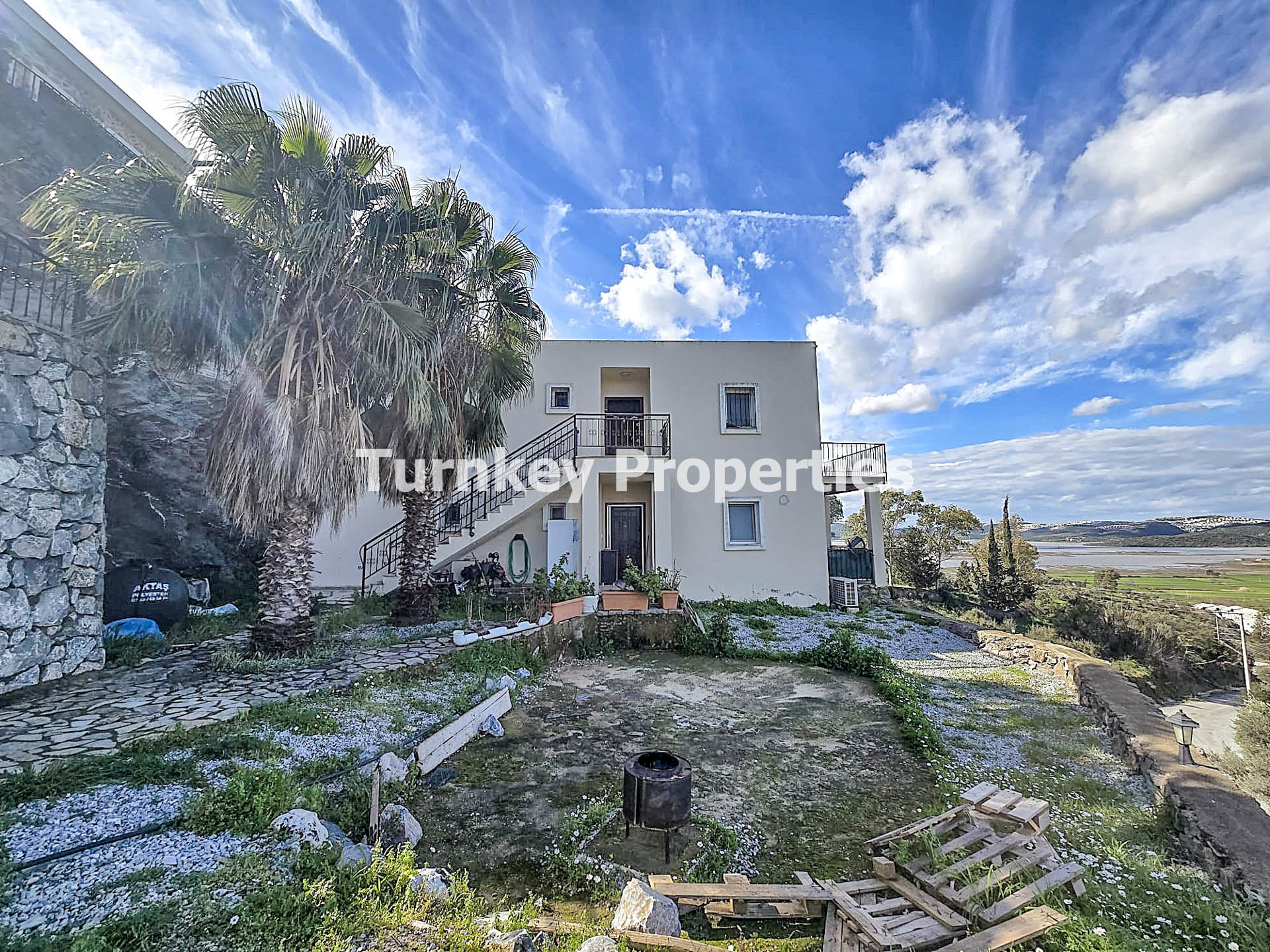 Dörttepe Sığırtmaç Satılık 2+1 Daire Göl Manzaralı Üst Katlı Ev