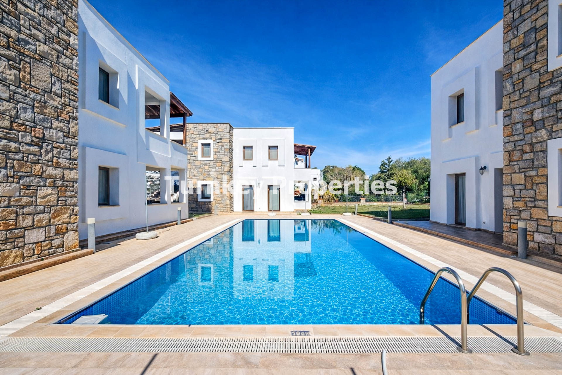 Gündoğan Merkez Kiralık Daire Denize 400 Metre Bahçeli Butik Site