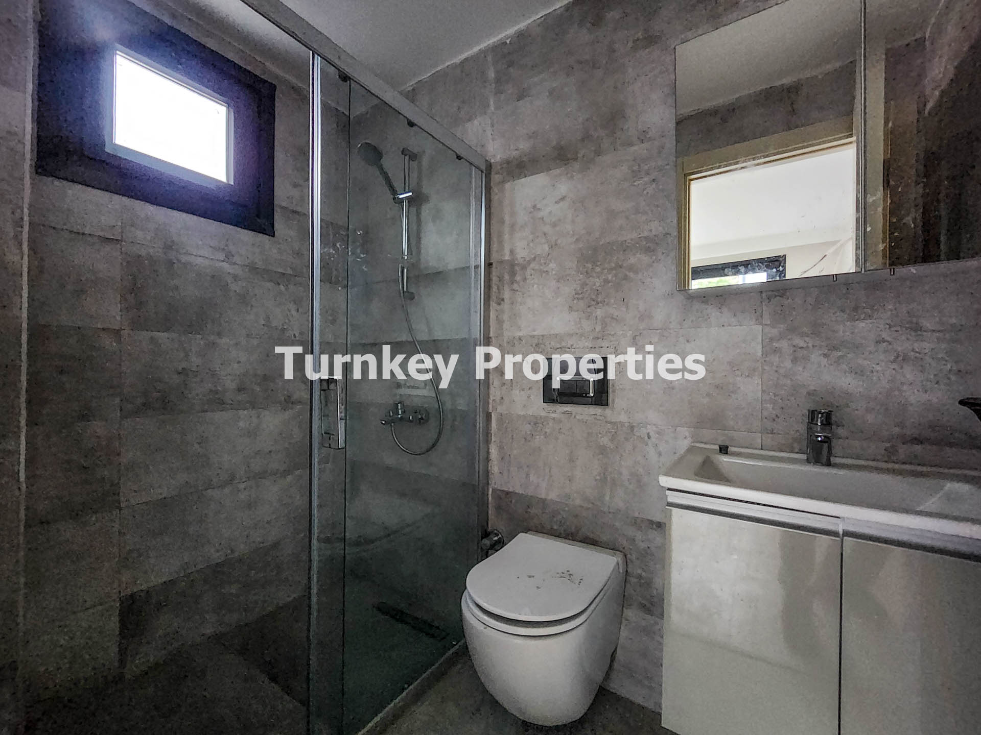 Farilya Gündoğan Satılık Daire Yeni Üst Kat Merkezi İki Yatak Oda