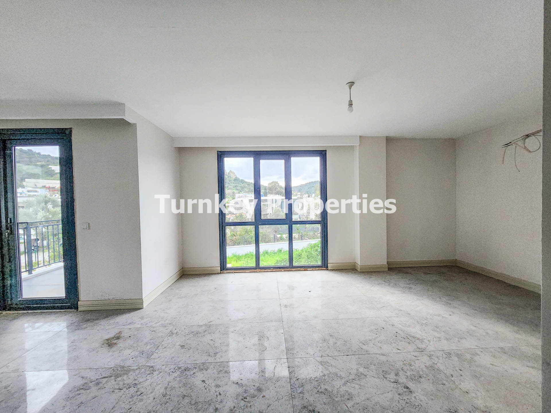 Farilya Gündoğan Satılık Daire Yeni Üst Kat Merkezi İki Yatak Oda