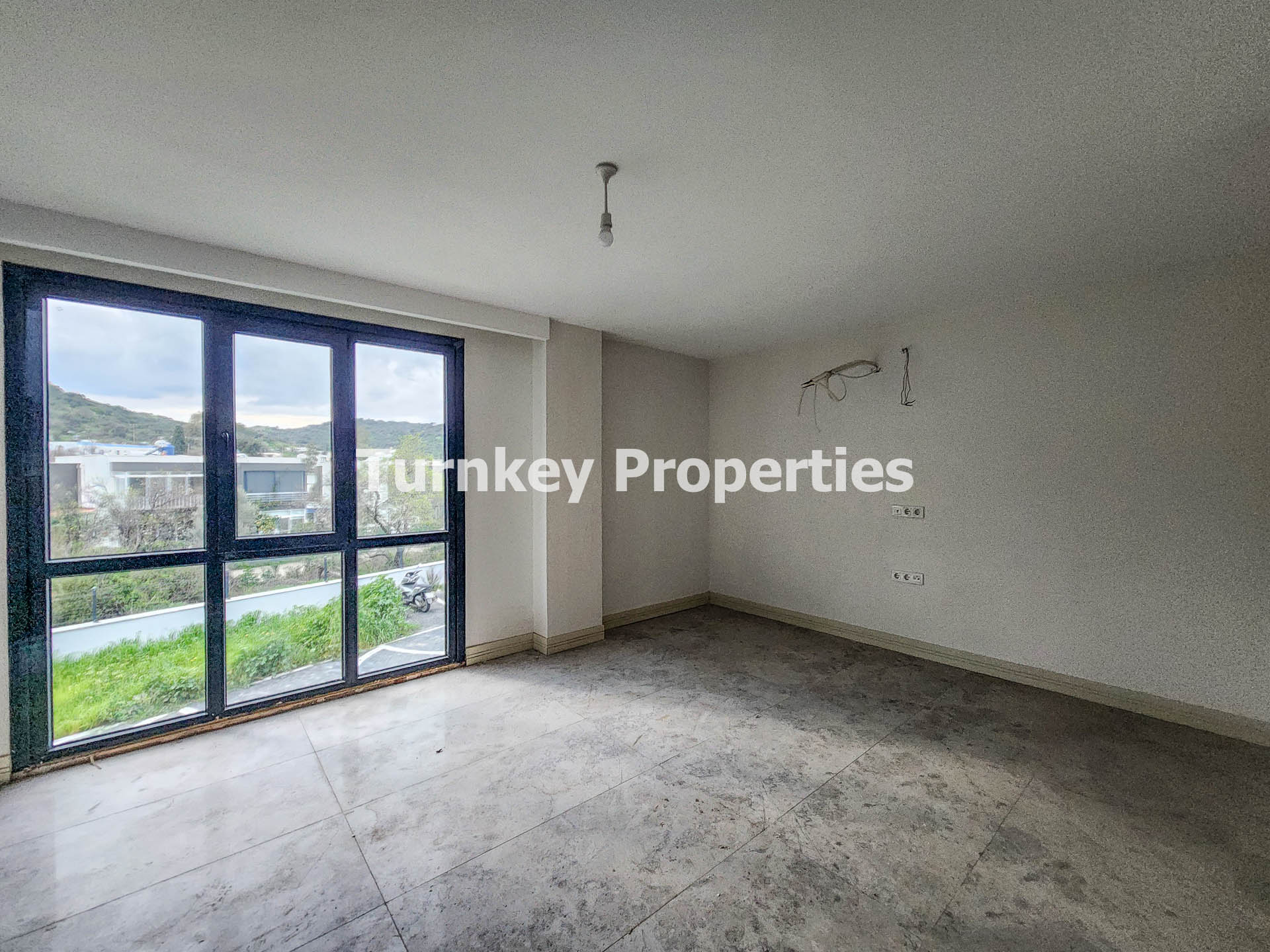 Farilya Gündoğan Satılık Daire Yeni Üst Kat Merkezi İki Yatak Oda