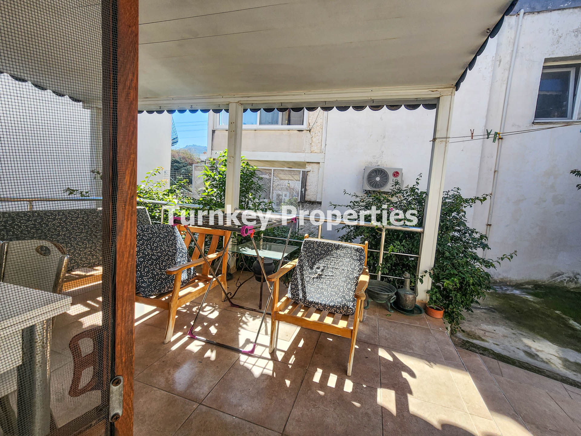 Akyarlar Karaincir satılık villa Denize 300 Metre Müstakil 2+1 Ev