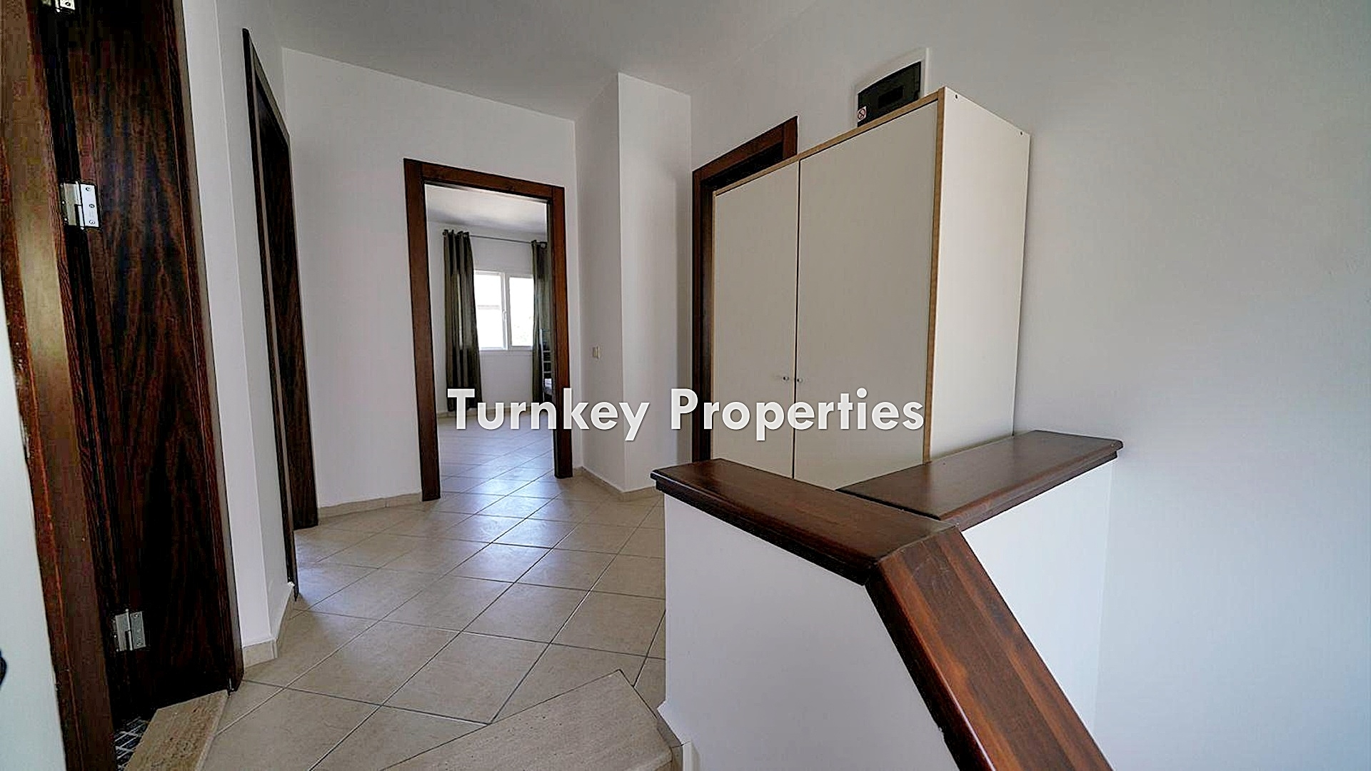 Koyunbaba Satılık Müstakil Villa Site İçerisinde Bahçeli Havuzlu