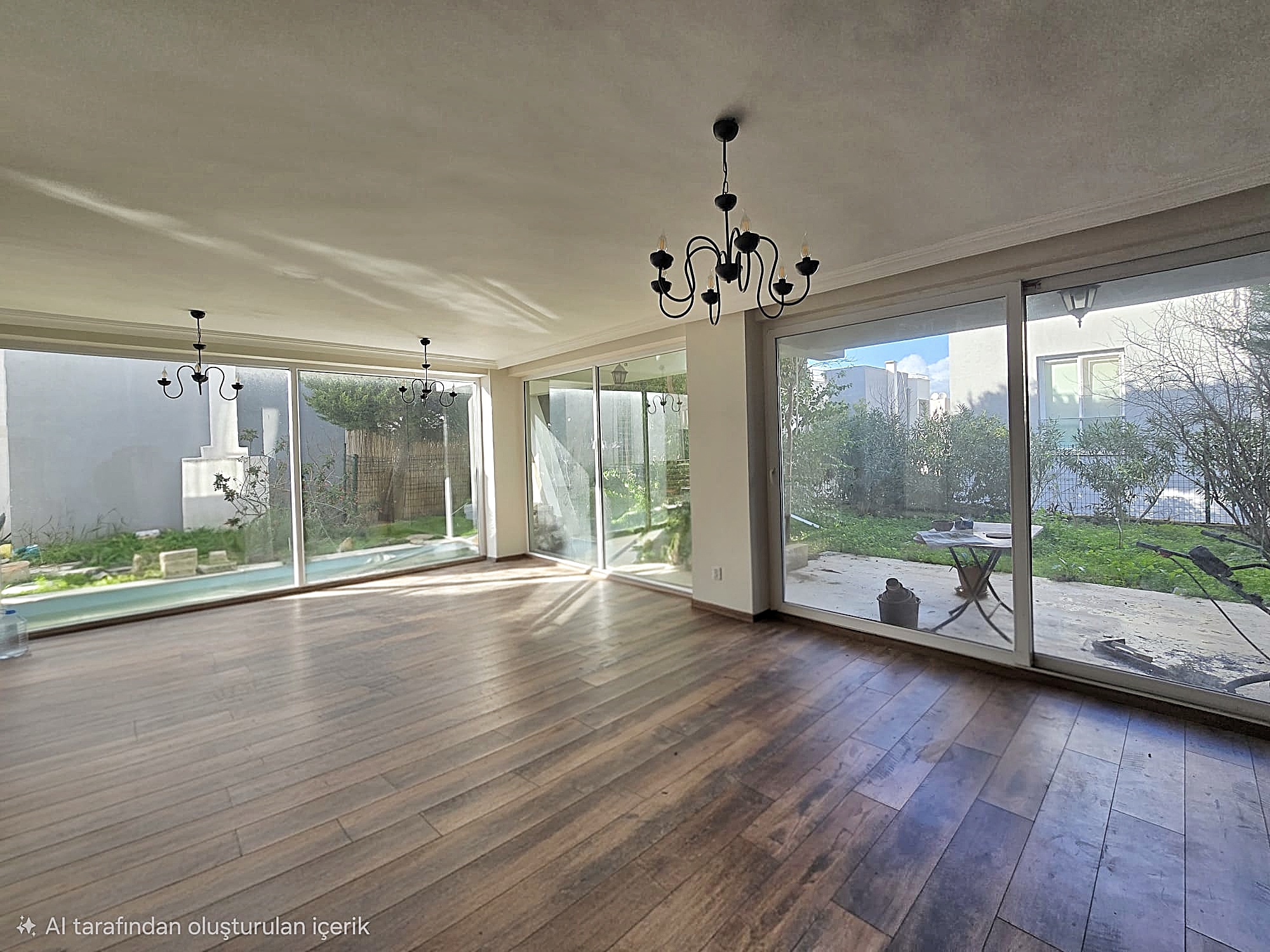 Menteş Satılık Villa Site İçinde Doğa Manzaralı Geniş Bahçeli