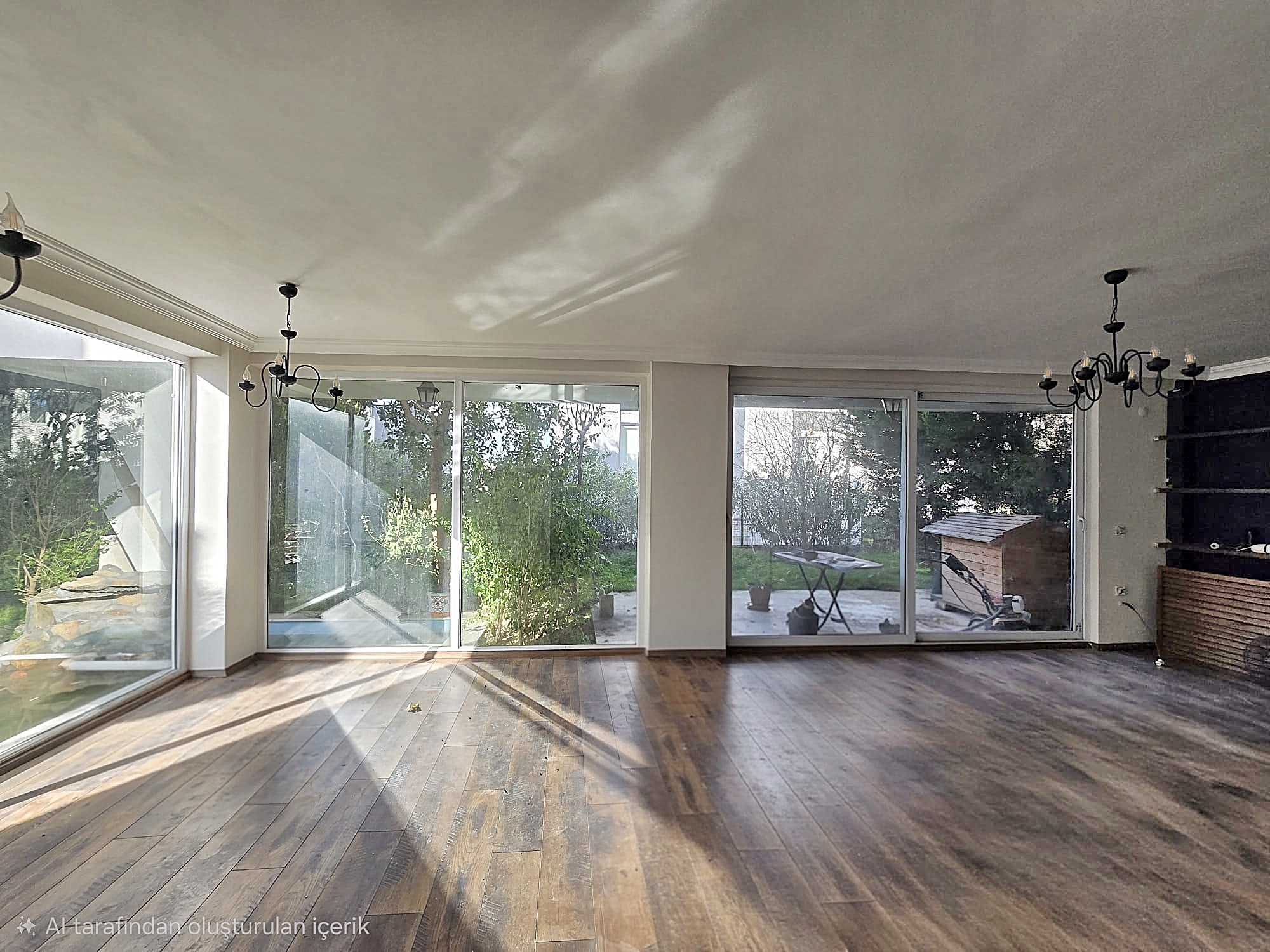 Menteş Satılık Villa Site İçinde Doğa Manzaralı Geniş Bahçeli