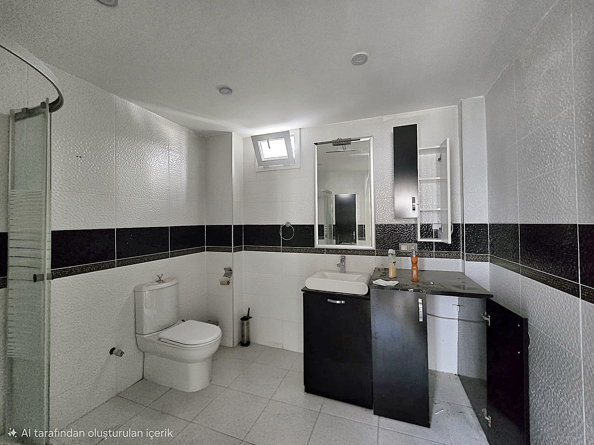 Menteş Satılık Villa Site İçinde Doğa Manzaralı Geniş Bahçeli