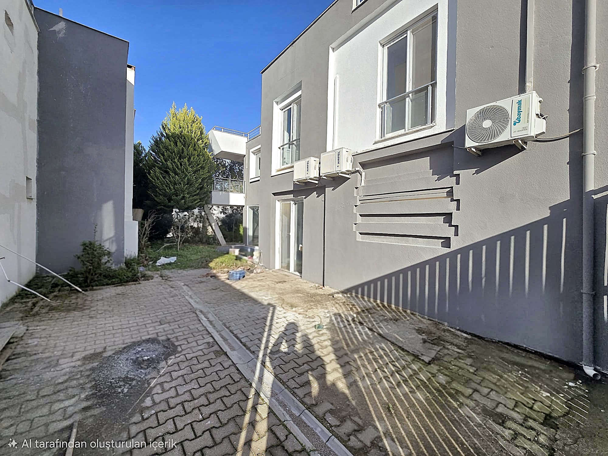 Menteş Satılık Villa Site İçinde Doğa Manzaralı Geniş Bahçeli