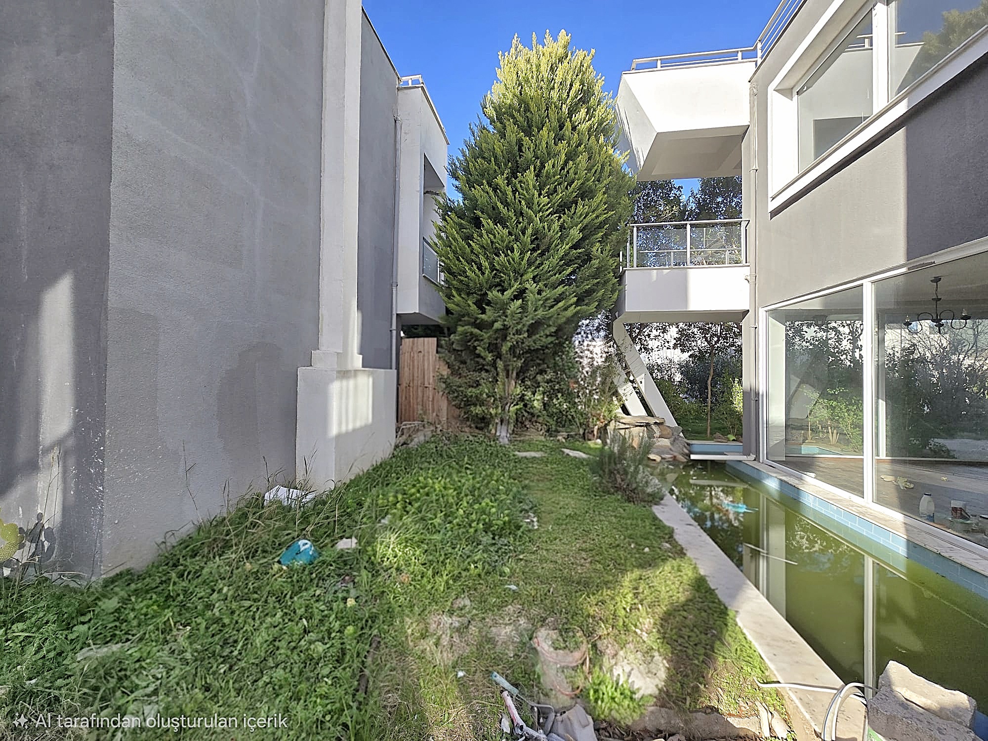 Menteş Satılık Villa Site İçinde Doğa Manzaralı Geniş Bahçeli