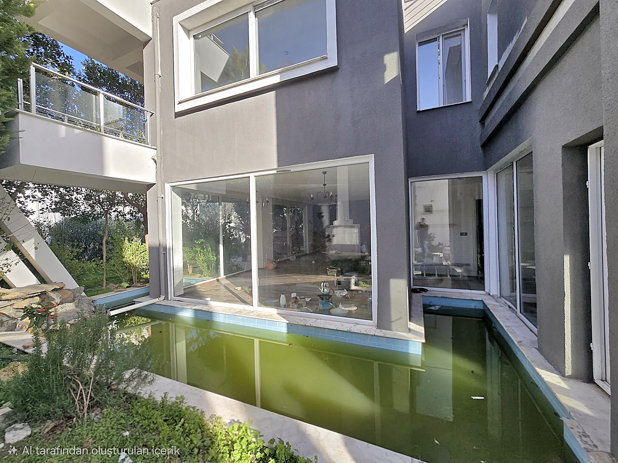 Menteş Satılık Villa Site İçinde Doğa Manzaralı Geniş Bahçeli