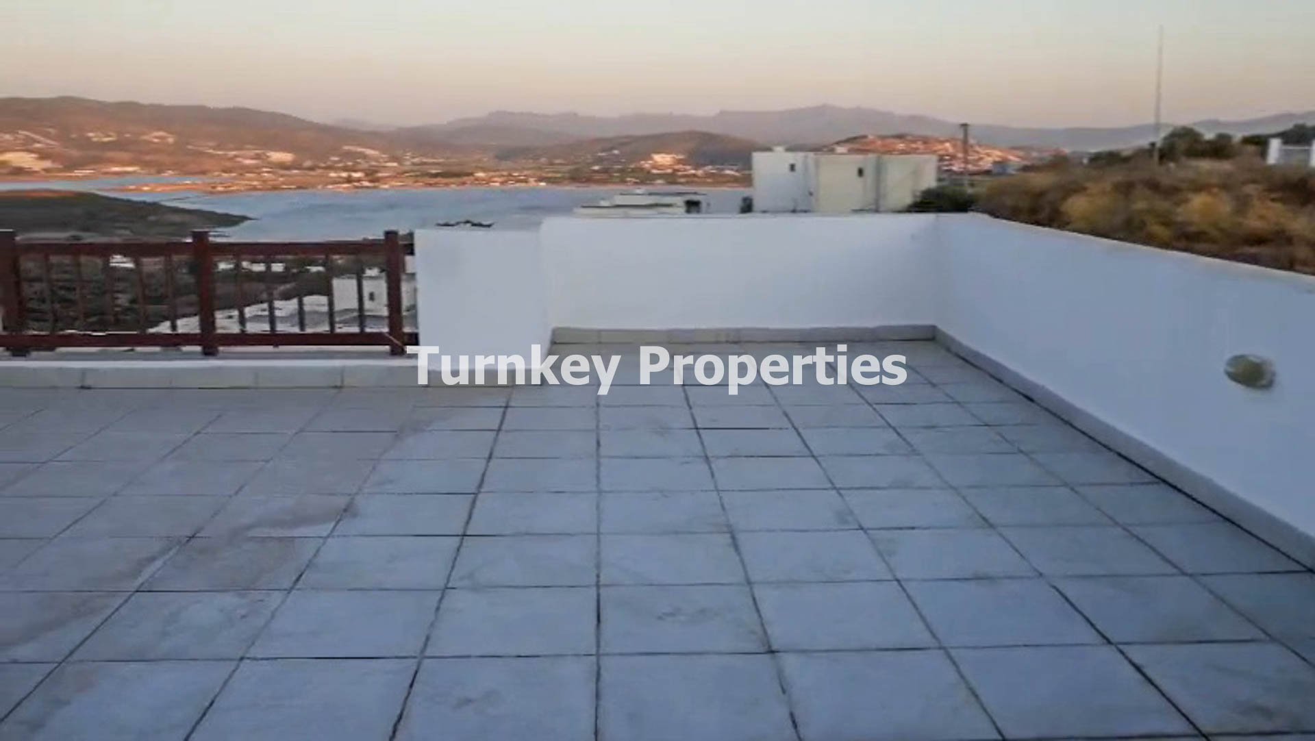 Boğaziçi Satılık Daire Göl Manzaralı Büyük Balkonlu 2+1 Eşyalı Ev