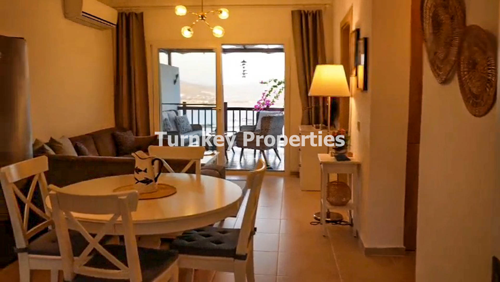 Boğaziçi Satılık Daire Göl Manzaralı Büyük Balkonlu 2+1 Eşyalı Ev